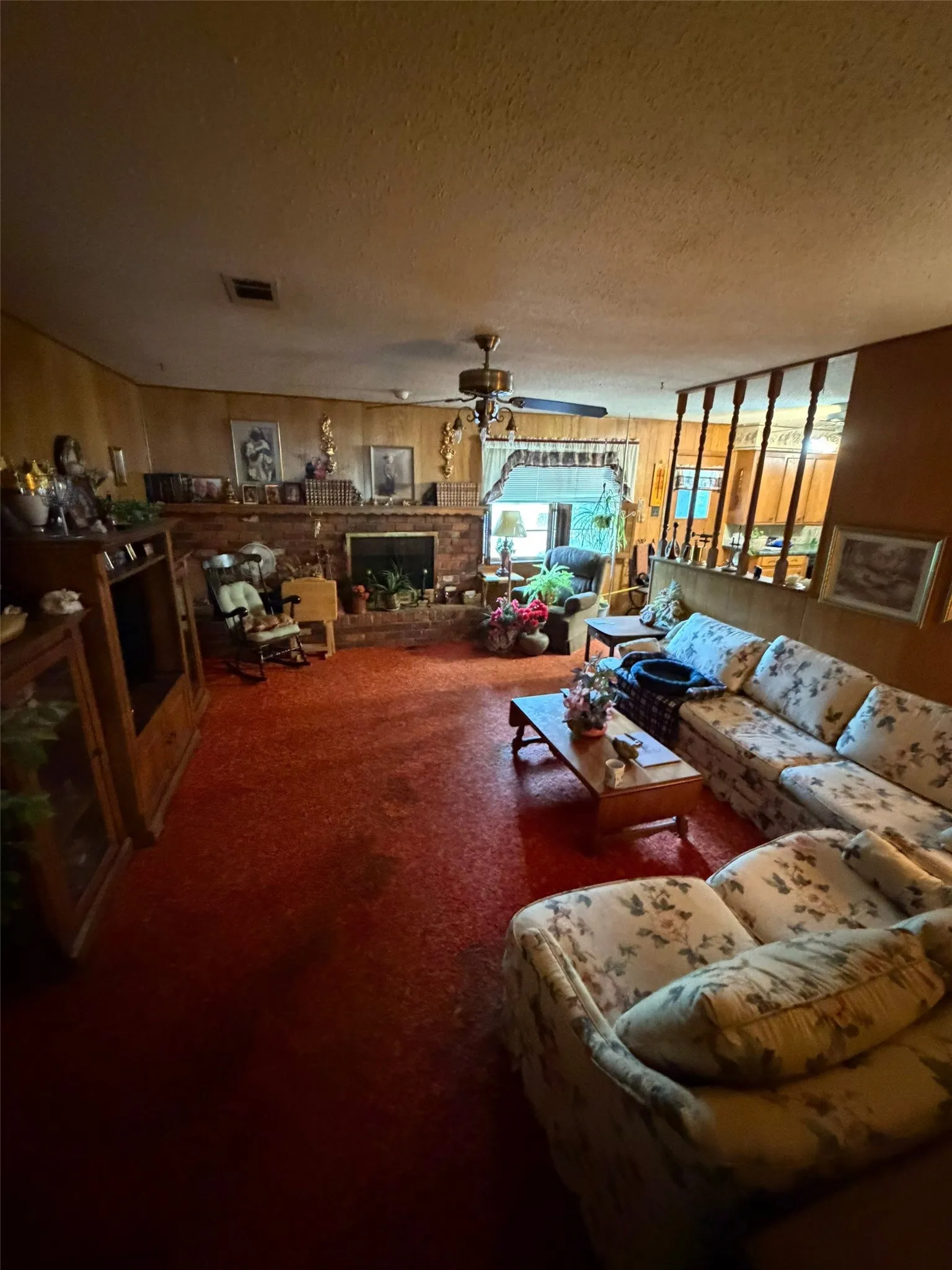 Single Family Residence For Sale in Tarrant County , 1008 Keith Drive, Hurst, Texas 76053, 3 Bedroom, 2 Bathroom, 2 Garage spaces, 1,773 Sqft, built in 1965, mls#21355328, Real Estate Agent in Hurst, Homes For Sale in Tarrant county, Homes For Sale in Hurst, Realtor in Hurst Texas, Real Estate Brokerage Independent Realty Texas, Luminita Cordes Realtor