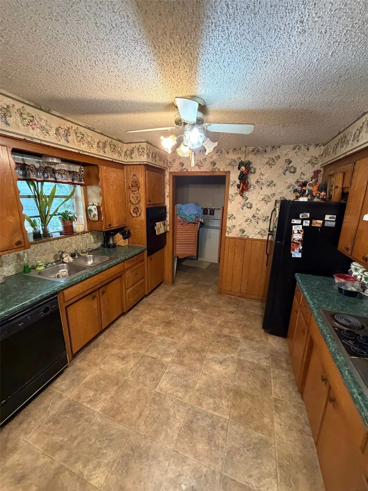 Single Family Residence For Sale in Tarrant County , 1008 Keith Drive, Hurst, Texas 76053, 3 Bedroom, 2 Bathroom, 2 Garage spaces, 1,773 Sqft, built in 1965, mls#21355328, Real Estate Agent in Hurst, Homes For Sale in Tarrant county, Homes For Sale in Hurst, Realtor in Hurst Texas, Real Estate Brokerage Independent Realty Texas, Luminita Cordes Realtor