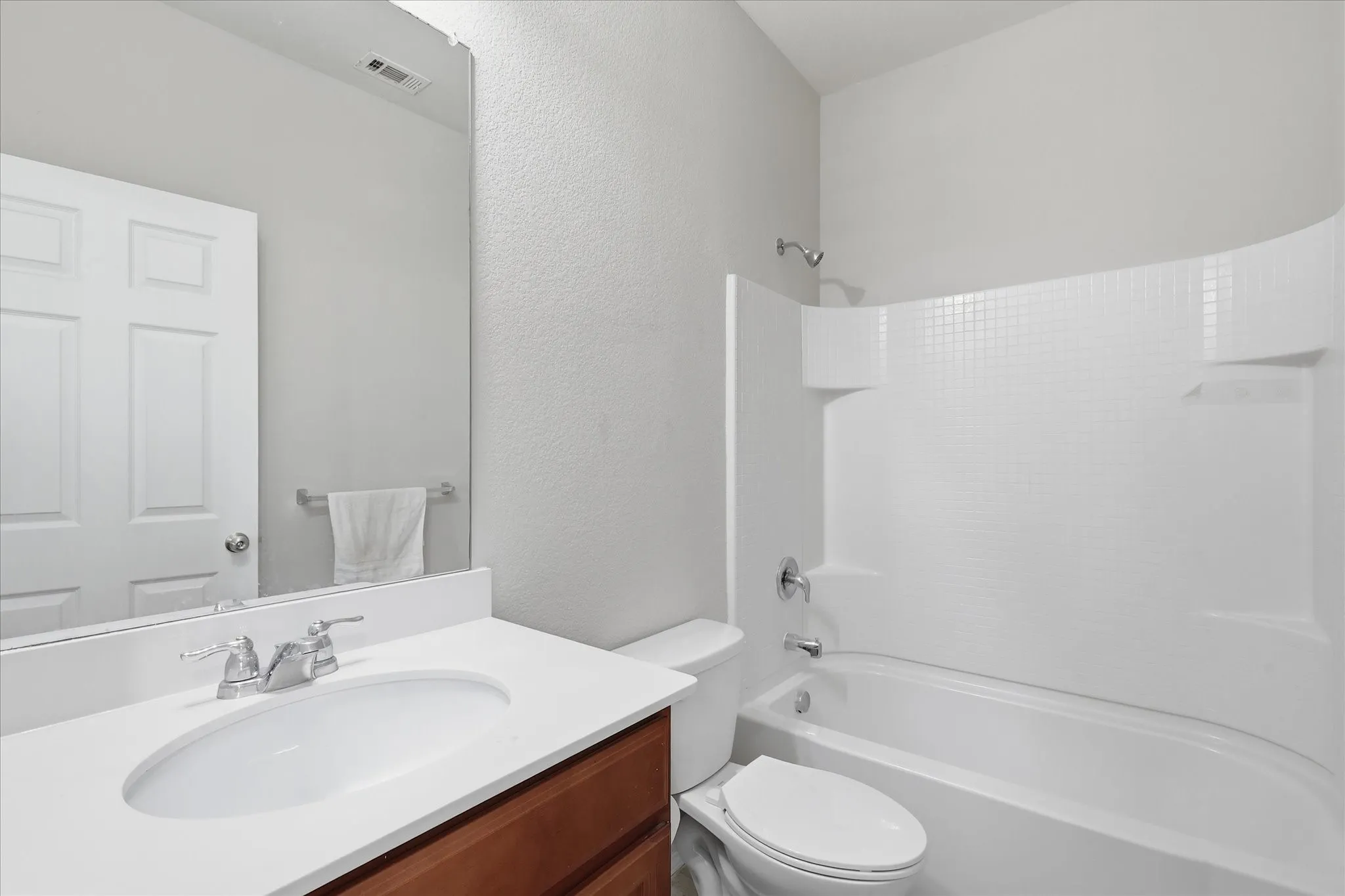 Single Family Residence For Rent in Denton County , 3116 Layla Creek Drive, Little Elm, Texas 75068, 3 Bedroom, 2 Bathroom, 2 Garage spaces, 1,960 Sqft, built in 2017, mls#21349024, Real Estate Agent in Little Elm, Homes For Rent in Denton county, Homes For Rent in Little Elm, Realtor in Little Elm Texas, Real Estate Brokerage Independent Realty Texas, Luminita Cordes Realtor
