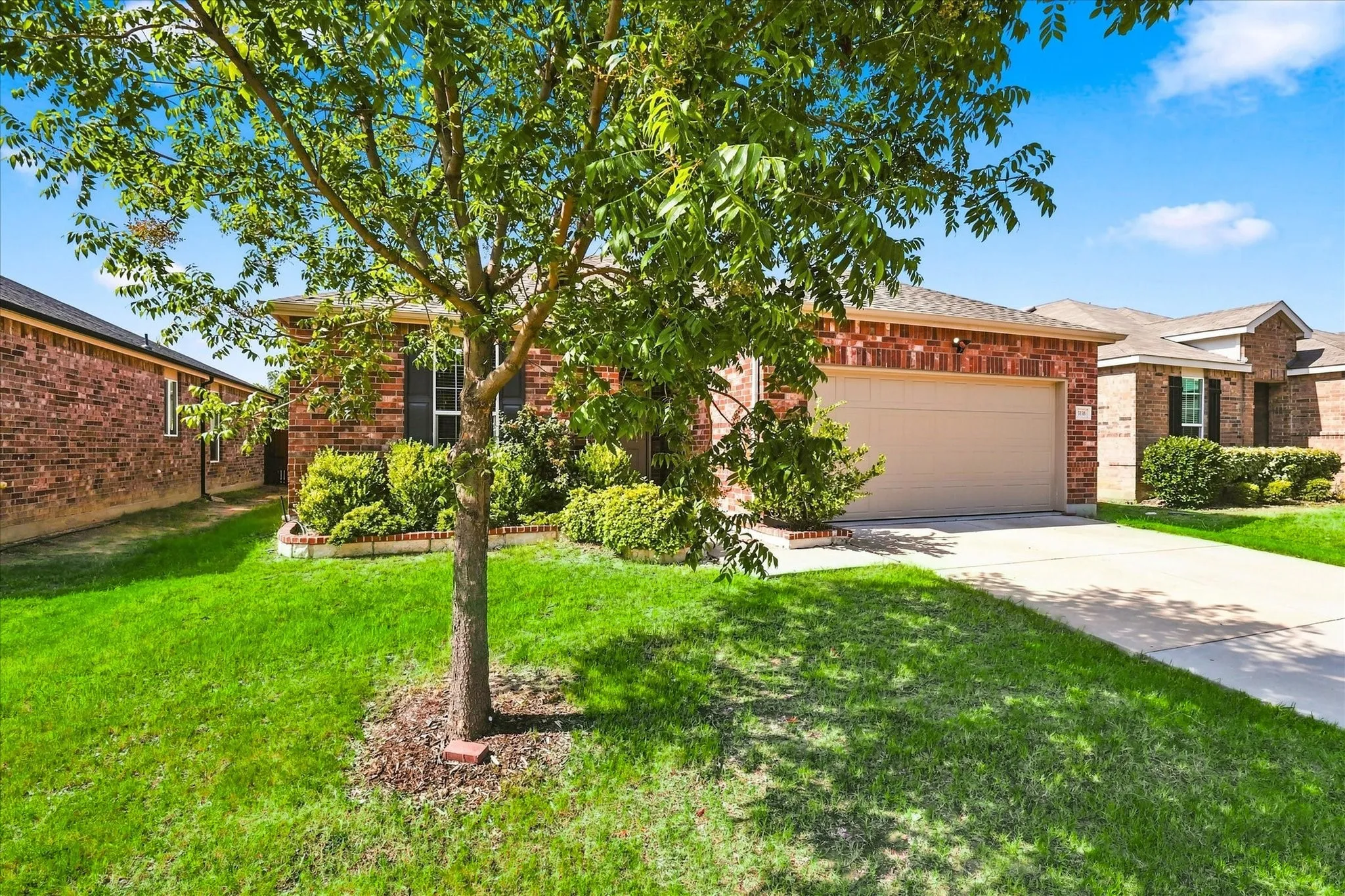 Single Family Residence For Rent in Denton County , 3116 Layla Creek Drive, Little Elm, Texas 75068, 3 Bedroom, 2 Bathroom, 2 Garage spaces, 1,960 Sqft, built in 2017, mls#21349024, Real Estate Agent in Little Elm, Homes For Rent in Denton county, Homes For Rent in Little Elm, Realtor in Little Elm Texas, Real Estate Brokerage Independent Realty Texas, Luminita Cordes Realtor