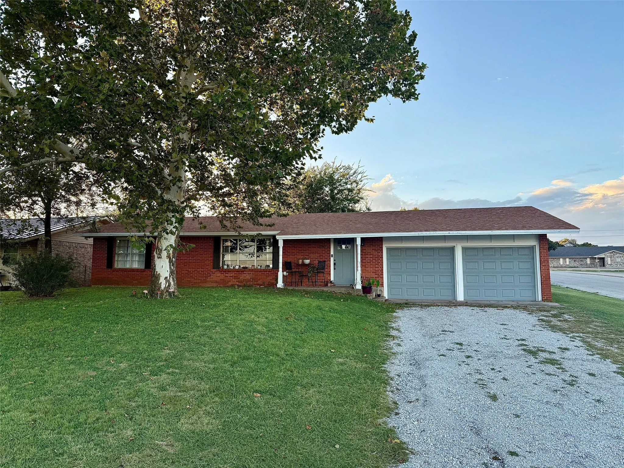 Single Family Residence For Rent in Montague County , 200 Arden Street, Bowie, Texas 76230, 3 Bedroom, 2 Bathroom, 2 Garage spaces, 1,328 Sqft, built in 1970, mls#21355355, Real Estate Agent in Bowie, Homes For Rent in Montague county, Homes For Rent in Bowie, Realtor in Bowie Texas, Real Estate Brokerage Independent Realty Texas, Luminita Cordes Realtor