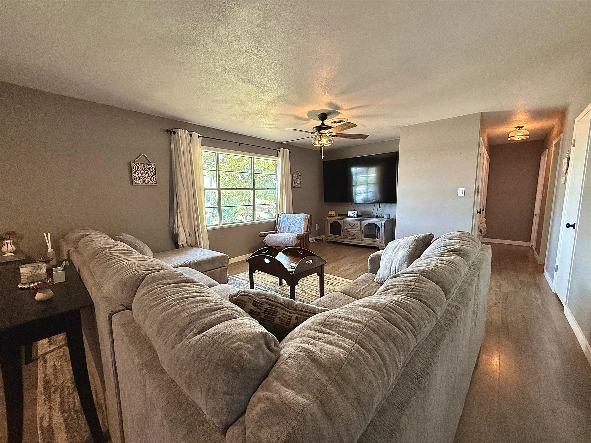 Single Family Residence For Rent in Montague County , 200 Arden Street, Bowie, Texas 76230, 3 Bedroom, 2 Bathroom, 2 Garage spaces, 1,328 Sqft, built in 1970, mls#21355355, Real Estate Agent in Bowie, Homes For Rent in Montague county, Homes For Rent in Bowie, Realtor in Bowie Texas, Real Estate Brokerage Independent Realty Texas, Luminita Cordes Realtor