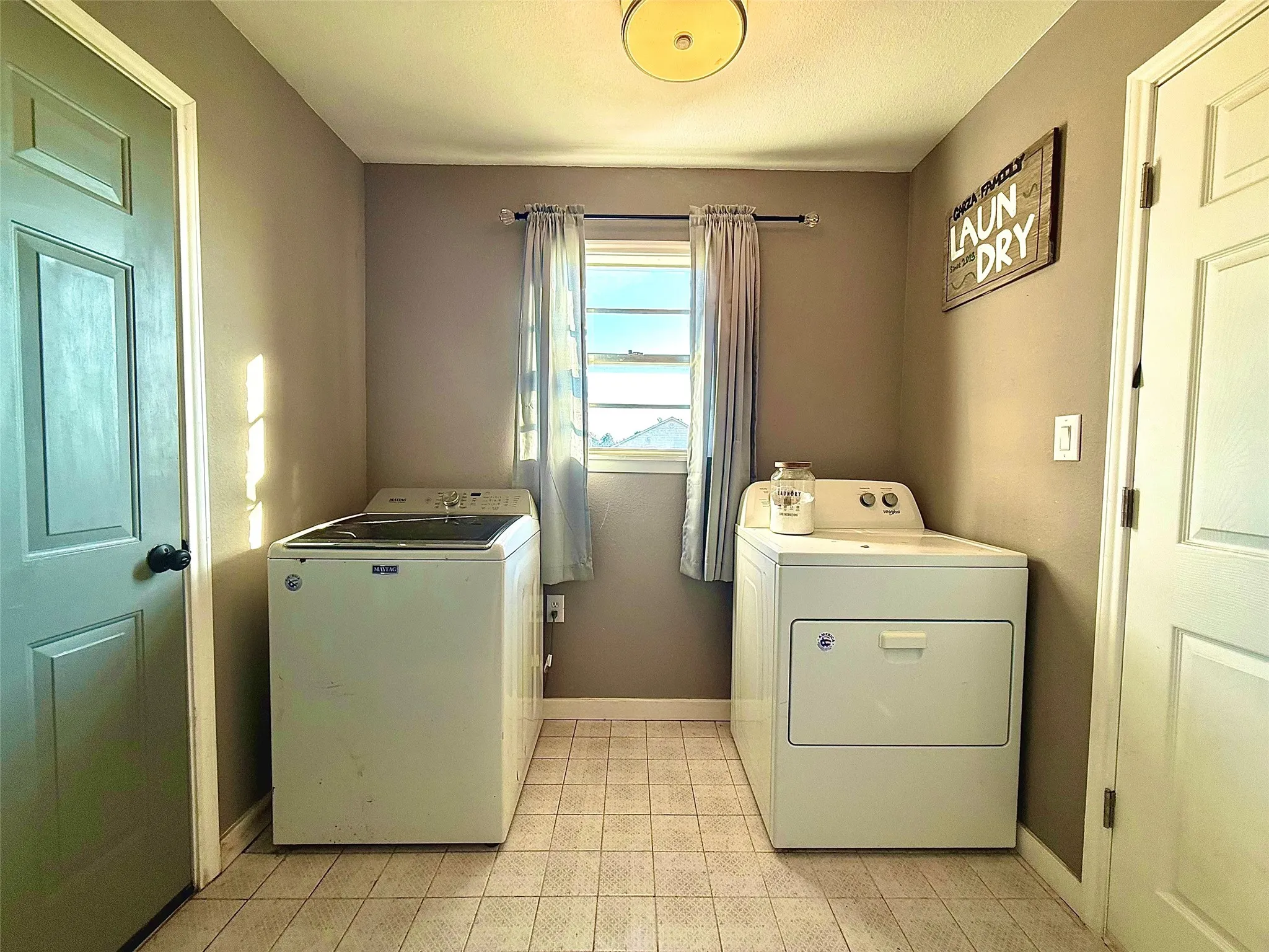 Single Family Residence For Rent in Montague County , 200 Arden Street, Bowie, Texas 76230, 3 Bedroom, 2 Bathroom, 2 Garage spaces, 1,328 Sqft, built in 1970, mls#21355355, Real Estate Agent in Bowie, Homes For Rent in Montague county, Homes For Rent in Bowie, Realtor in Bowie Texas, Real Estate Brokerage Independent Realty Texas, Luminita Cordes Realtor