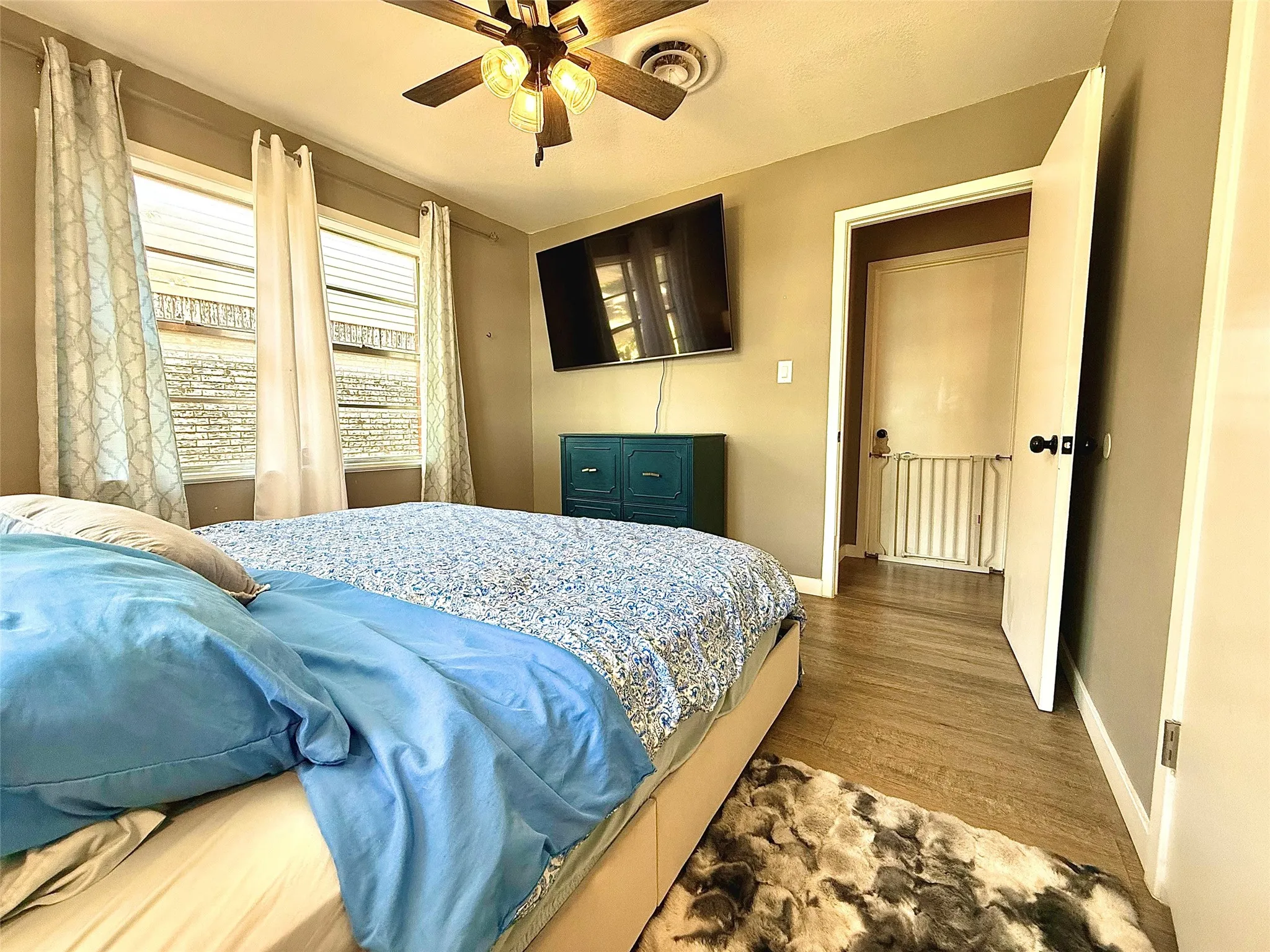 Single Family Residence For Rent in Montague County , 200 Arden Street, Bowie, Texas 76230, 3 Bedroom, 2 Bathroom, 2 Garage spaces, 1,328 Sqft, built in 1970, mls#21355355, Real Estate Agent in Bowie, Homes For Rent in Montague county, Homes For Rent in Bowie, Realtor in Bowie Texas, Real Estate Brokerage Independent Realty Texas, Luminita Cordes Realtor