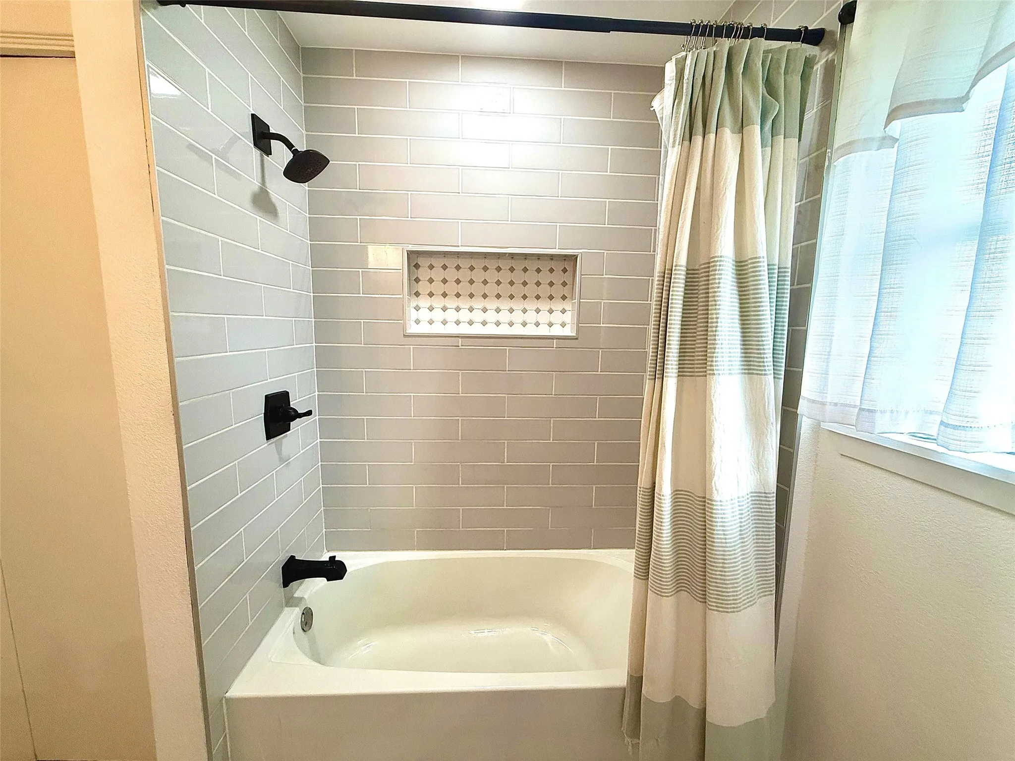 Single Family Residence For Rent in Montague County , 200 Arden Street, Bowie, Texas 76230, 3 Bedroom, 2 Bathroom, 2 Garage spaces, 1,328 Sqft, built in 1970, mls#21355355, Real Estate Agent in Bowie, Homes For Rent in Montague county, Homes For Rent in Bowie, Realtor in Bowie Texas, Real Estate Brokerage Independent Realty Texas, Luminita Cordes Realtor