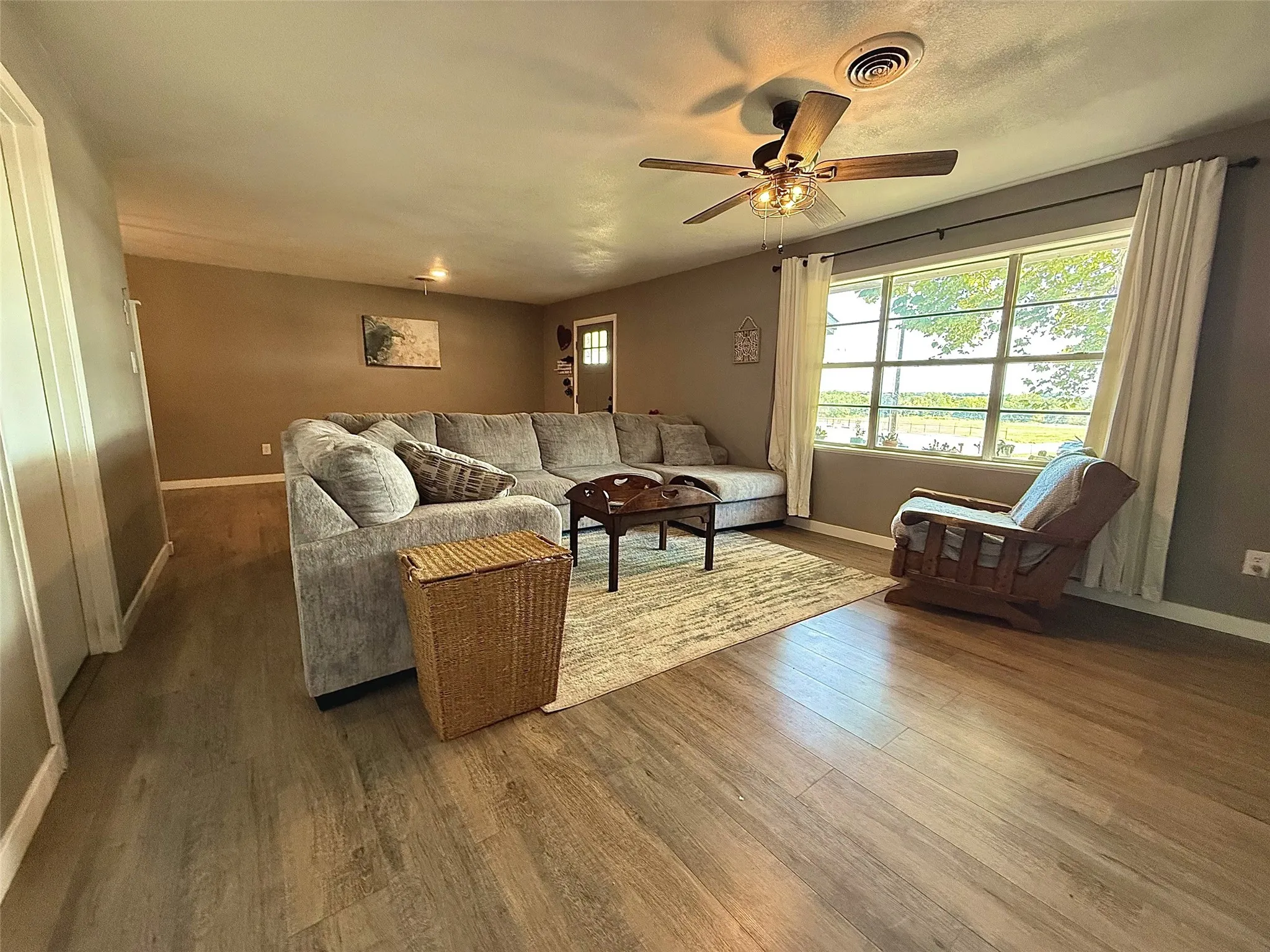 Single Family Residence For Rent in Montague County , 200 Arden Street, Bowie, Texas 76230, 3 Bedroom, 2 Bathroom, 2 Garage spaces, 1,328 Sqft, built in 1970, mls#21355355, Real Estate Agent in Bowie, Homes For Rent in Montague county, Homes For Rent in Bowie, Realtor in Bowie Texas, Real Estate Brokerage Independent Realty Texas, Luminita Cordes Realtor