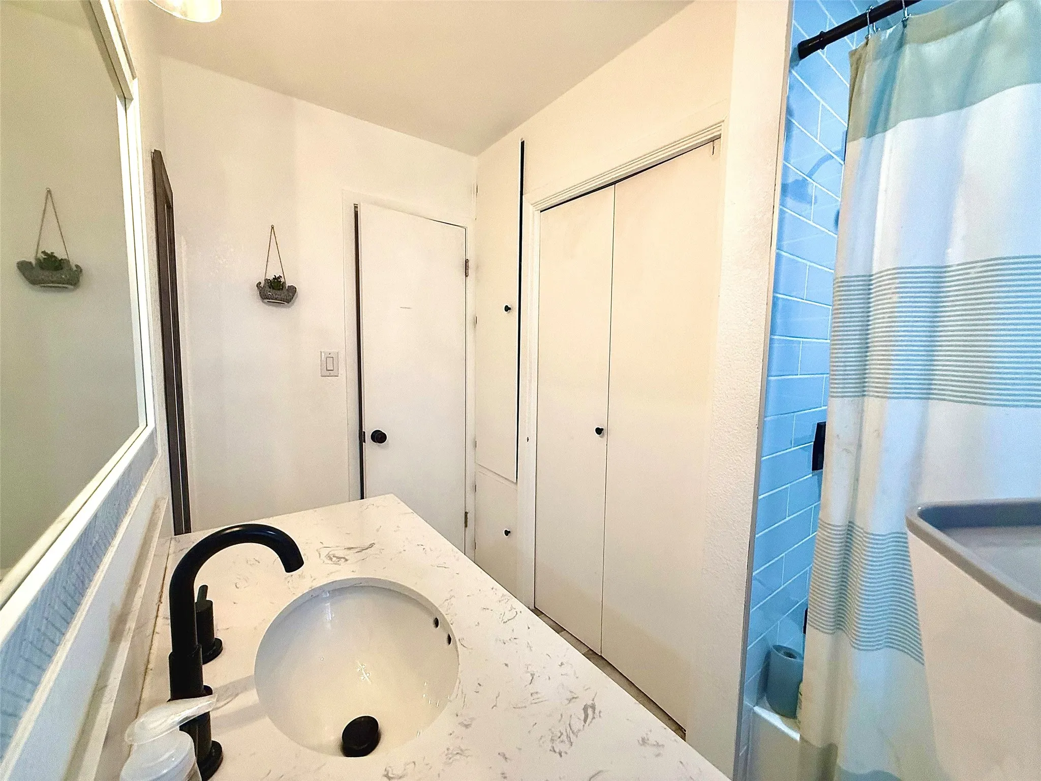 Single Family Residence For Rent in Montague County , 200 Arden Street, Bowie, Texas 76230, 3 Bedroom, 2 Bathroom, 2 Garage spaces, 1,328 Sqft, built in 1970, mls#21355355, Real Estate Agent in Bowie, Homes For Rent in Montague county, Homes For Rent in Bowie, Realtor in Bowie Texas, Real Estate Brokerage Independent Realty Texas, Luminita Cordes Realtor