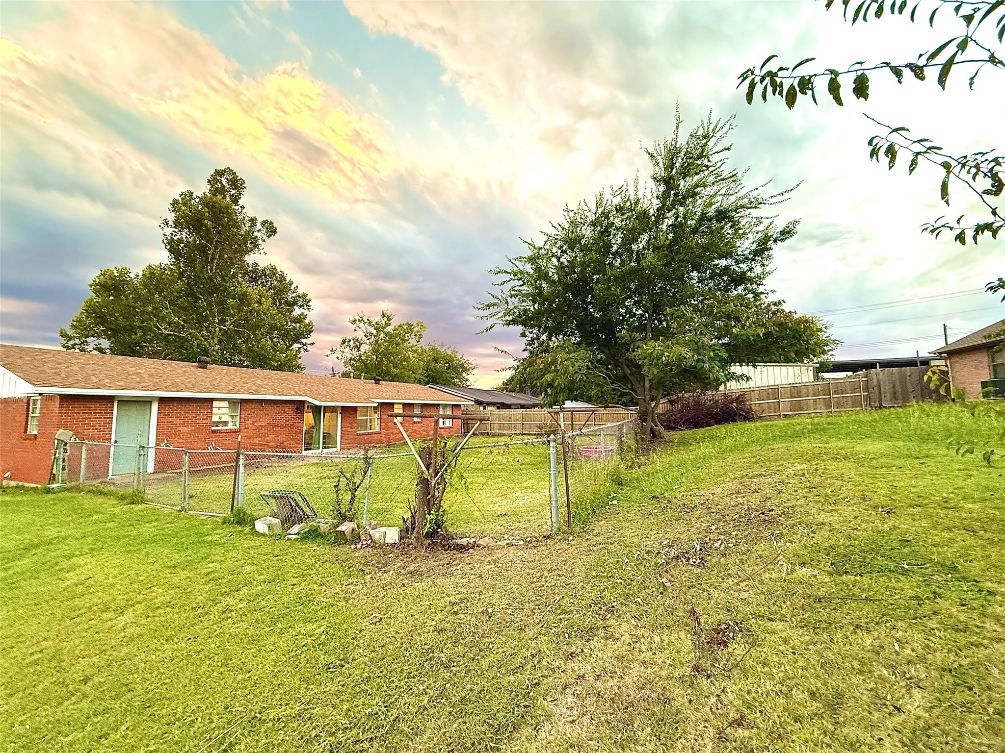 Single Family Residence For Rent in Montague County , 200 Arden Street, Bowie, Texas 76230, 3 Bedroom, 2 Bathroom, 2 Garage spaces, 1,328 Sqft, built in 1970, mls#21355355, Real Estate Agent in Bowie, Homes For Rent in Montague county, Homes For Rent in Bowie, Realtor in Bowie Texas, Real Estate Brokerage Independent Realty Texas, Luminita Cordes Realtor