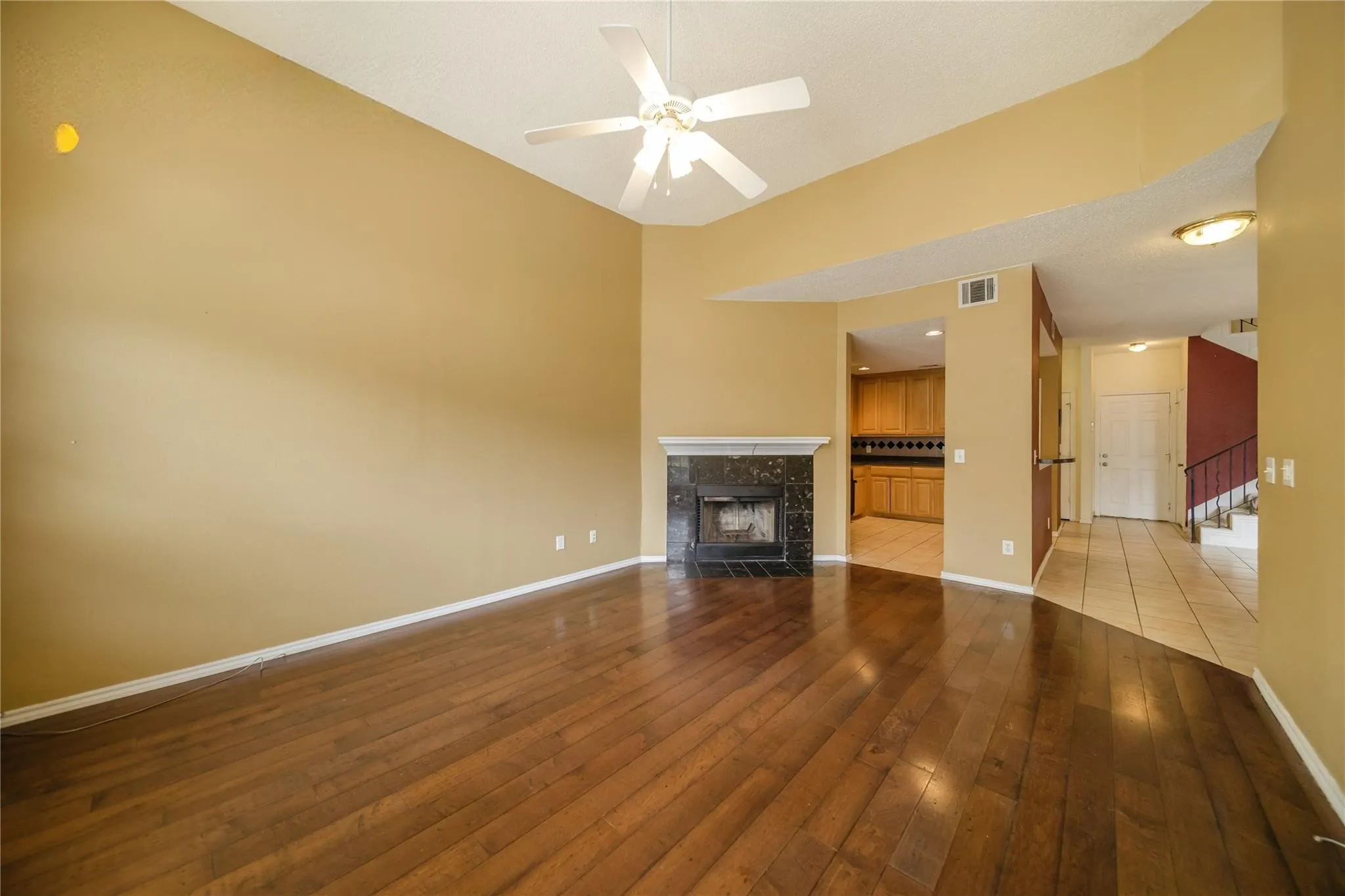 Townhouse For Rent in Collin County , 3325 Devonshire Drive, Plano, Texas 75075, 3 Bedroom, 3 Bathroom, 2 Garage spaces, 1,823 Sqft, built in 1998, mls#21355360, Real Estate Agent in Plano, Homes For Rent in Collin county, Homes For Rent in Plano, Realtor in Plano Texas, Real Estate Brokerage Independent Realty Texas, Luminita Cordes Realtor