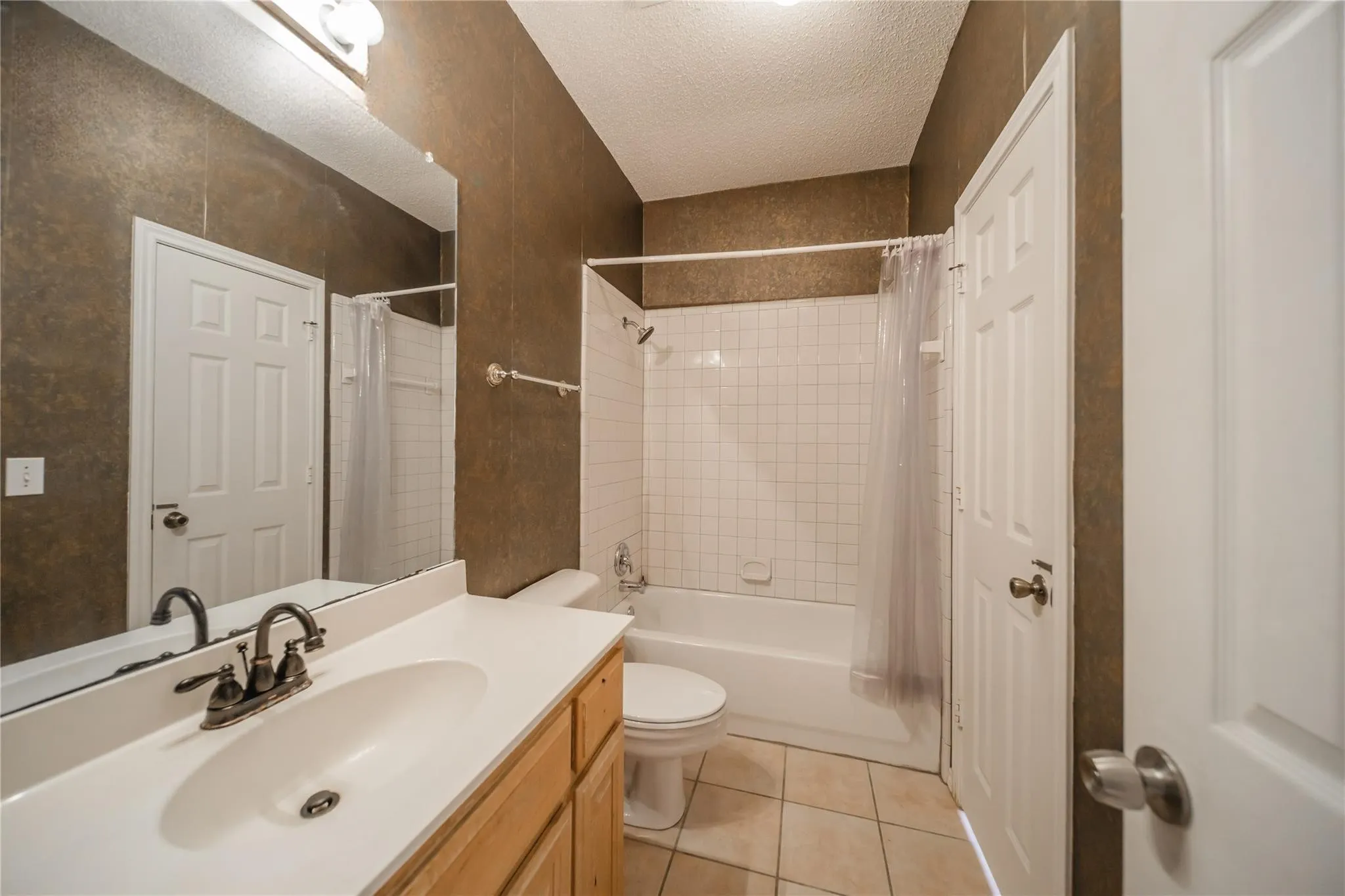 Townhouse For Rent in Collin County , 3325 Devonshire Drive, Plano, Texas 75075, 3 Bedroom, 3 Bathroom, 2 Garage spaces, 1,823 Sqft, built in 1998, mls#21355360, Real Estate Agent in Plano, Homes For Rent in Collin county, Homes For Rent in Plano, Realtor in Plano Texas, Real Estate Brokerage Independent Realty Texas, Luminita Cordes Realtor