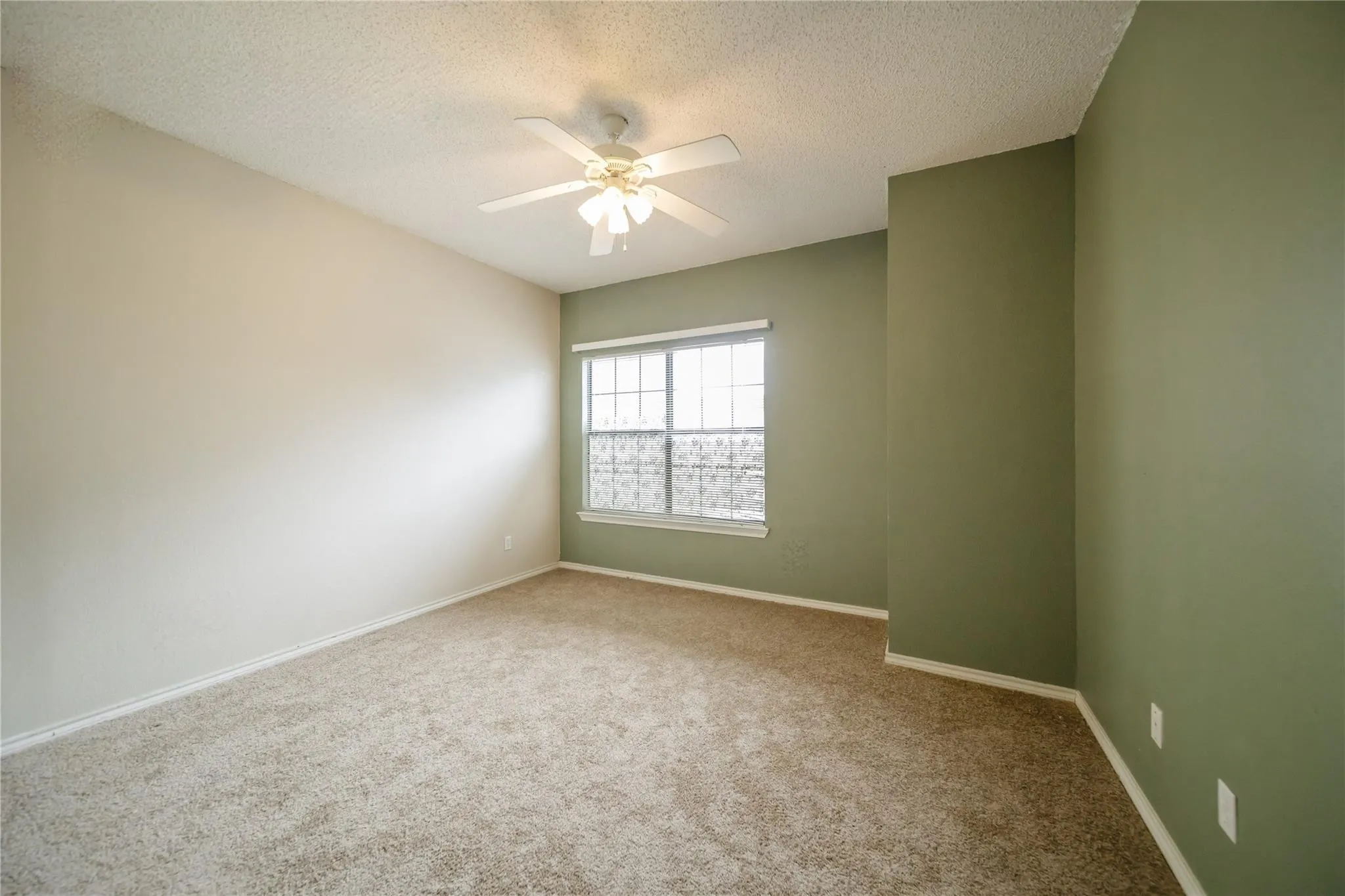 Townhouse For Rent in Collin County , 3325 Devonshire Drive, Plano, Texas 75075, 3 Bedroom, 3 Bathroom, 2 Garage spaces, 1,823 Sqft, built in 1998, mls#21355360, Real Estate Agent in Plano, Homes For Rent in Collin county, Homes For Rent in Plano, Realtor in Plano Texas, Real Estate Brokerage Independent Realty Texas, Luminita Cordes Realtor