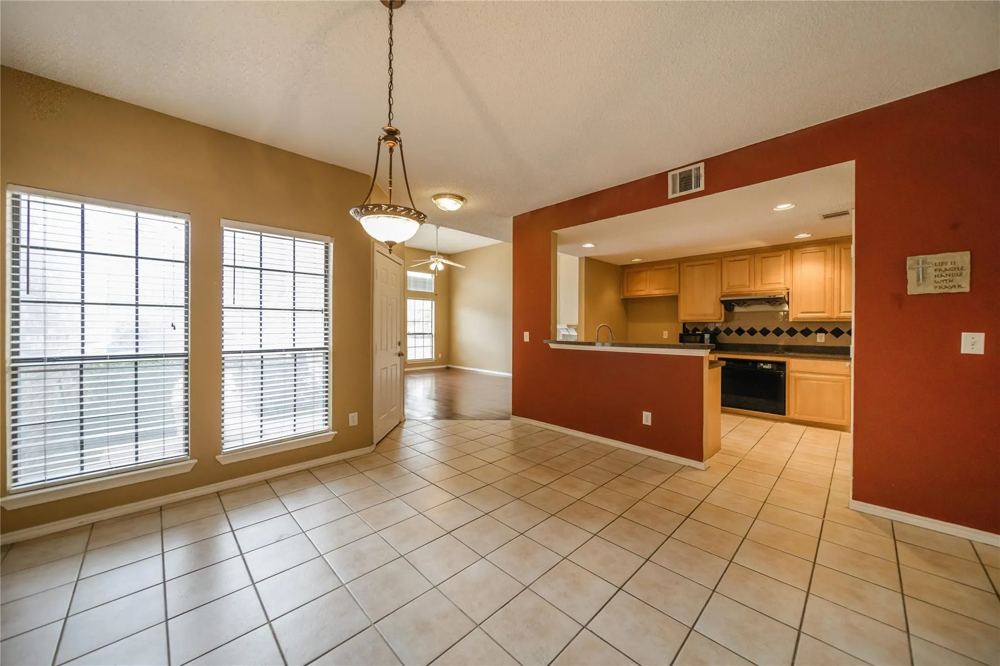 Townhouse For Rent in Collin County , 3325 Devonshire Drive, Plano, Texas 75075, 3 Bedroom, 3 Bathroom, 2 Garage spaces, 1,823 Sqft, built in 1998, mls#21355360, Real Estate Agent in Plano, Homes For Rent in Collin county, Homes For Rent in Plano, Realtor in Plano Texas, Real Estate Brokerage Independent Realty Texas, Luminita Cordes Realtor