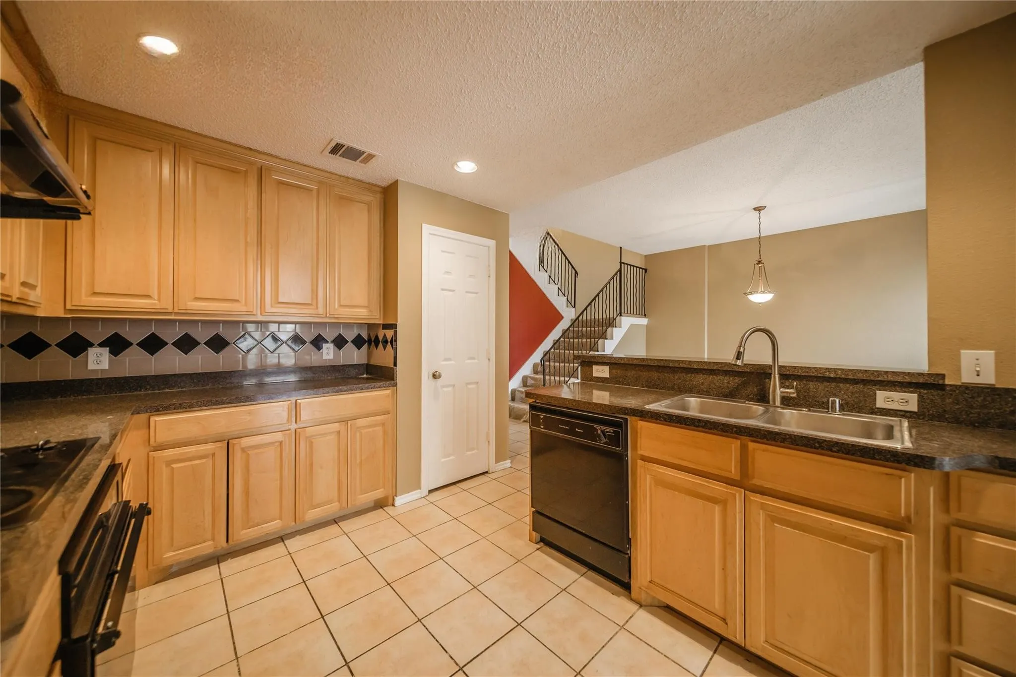 Townhouse For Rent in Collin County , 3325 Devonshire Drive, Plano, Texas 75075, 3 Bedroom, 3 Bathroom, 2 Garage spaces, 1,823 Sqft, built in 1998, mls#21355360, Real Estate Agent in Plano, Homes For Rent in Collin county, Homes For Rent in Plano, Realtor in Plano Texas, Real Estate Brokerage Independent Realty Texas, Luminita Cordes Realtor
