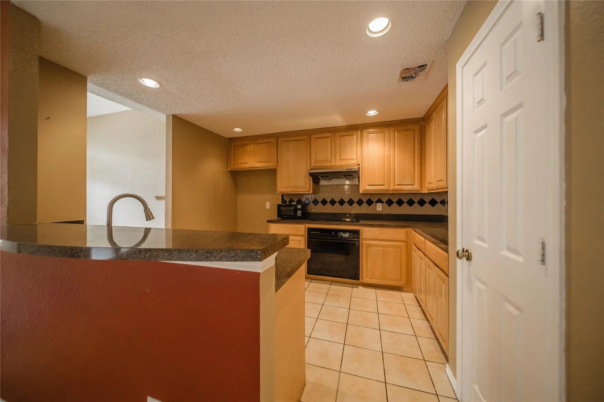 Townhouse For Rent in Collin County , 3325 Devonshire Drive, Plano, Texas 75075, 3 Bedroom, 3 Bathroom, 2 Garage spaces, 1,823 Sqft, built in 1998, mls#21355360, Real Estate Agent in Plano, Homes For Rent in Collin county, Homes For Rent in Plano, Realtor in Plano Texas, Real Estate Brokerage Independent Realty Texas, Luminita Cordes Realtor