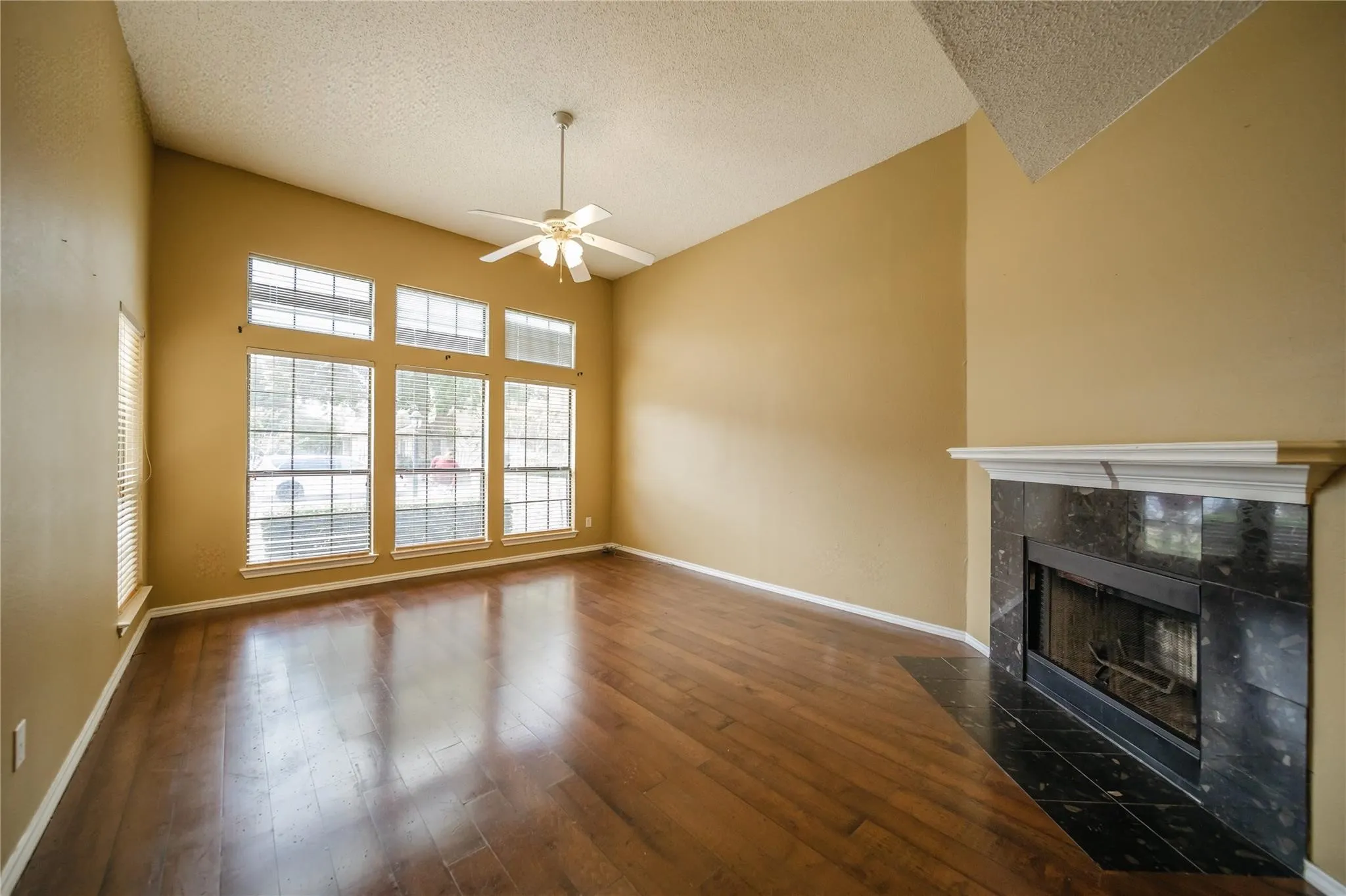 Townhouse For Rent in Collin County , 3325 Devonshire Drive, Plano, Texas 75075, 3 Bedroom, 3 Bathroom, 2 Garage spaces, 1,823 Sqft, built in 1998, mls#21355360, Real Estate Agent in Plano, Homes For Rent in Collin county, Homes For Rent in Plano, Realtor in Plano Texas, Real Estate Brokerage Independent Realty Texas, Luminita Cordes Realtor