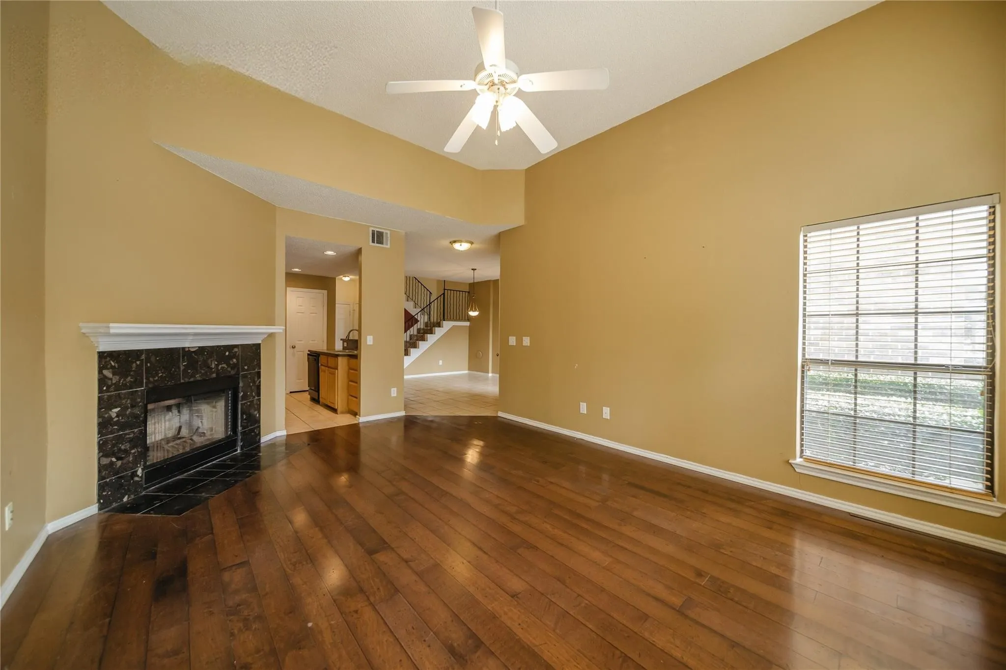 Townhouse For Rent in Collin County , 3325 Devonshire Drive, Plano, Texas 75075, 3 Bedroom, 3 Bathroom, 2 Garage spaces, 1,823 Sqft, built in 1998, mls#21355360, Real Estate Agent in Plano, Homes For Rent in Collin county, Homes For Rent in Plano, Realtor in Plano Texas, Real Estate Brokerage Independent Realty Texas, Luminita Cordes Realtor