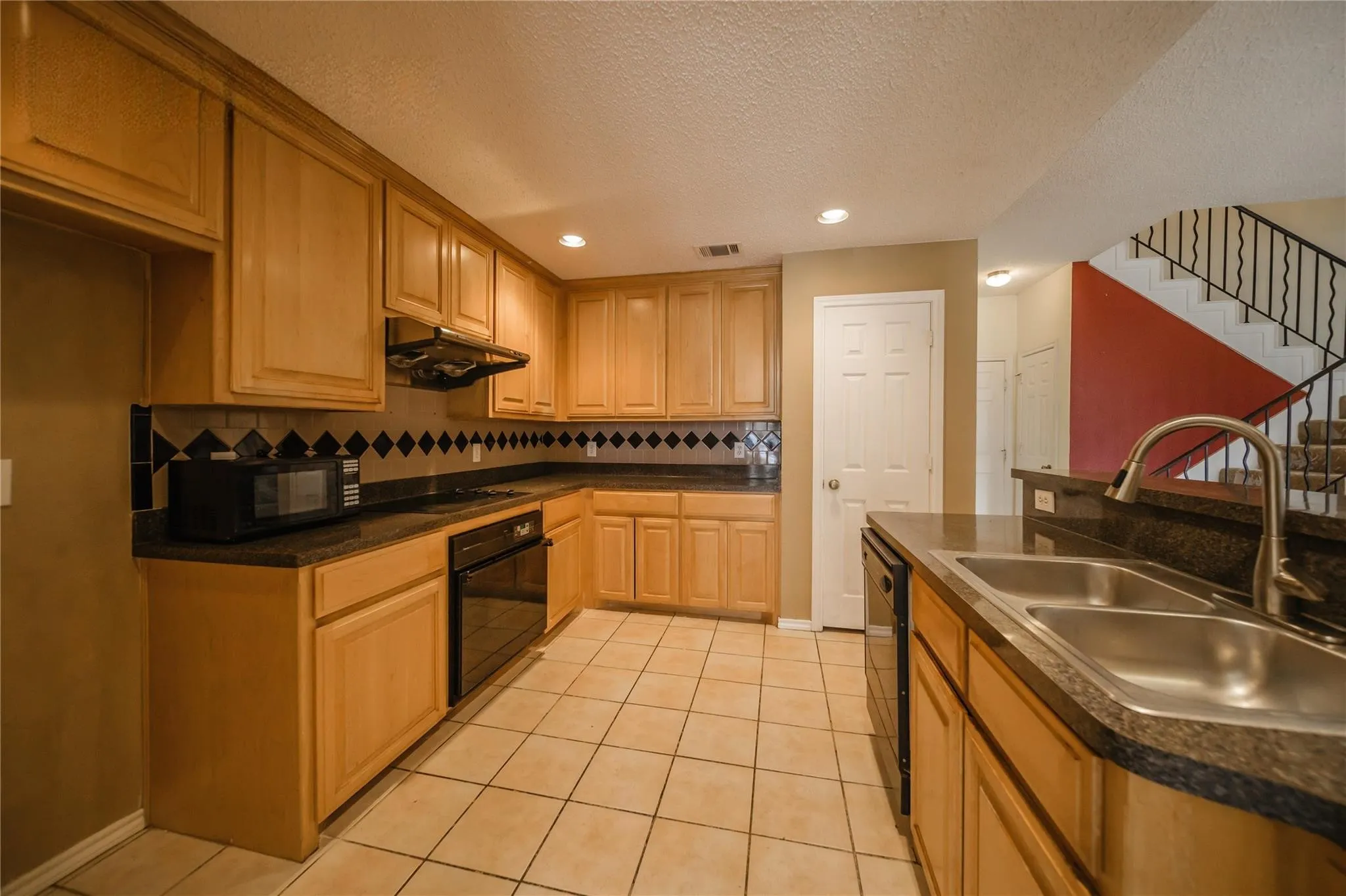 Townhouse For Rent in Collin County , 3325 Devonshire Drive, Plano, Texas 75075, 3 Bedroom, 3 Bathroom, 2 Garage spaces, 1,823 Sqft, built in 1998, mls#21355360, Real Estate Agent in Plano, Homes For Rent in Collin county, Homes For Rent in Plano, Realtor in Plano Texas, Real Estate Brokerage Independent Realty Texas, Luminita Cordes Realtor