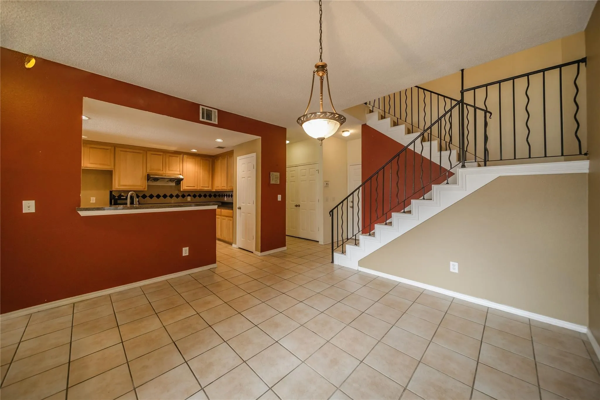 Townhouse For Rent in Collin County , 3325 Devonshire Drive, Plano, Texas 75075, 3 Bedroom, 3 Bathroom, 2 Garage spaces, 1,823 Sqft, built in 1998, mls#21355360, Real Estate Agent in Plano, Homes For Rent in Collin county, Homes For Rent in Plano, Realtor in Plano Texas, Real Estate Brokerage Independent Realty Texas, Luminita Cordes Realtor