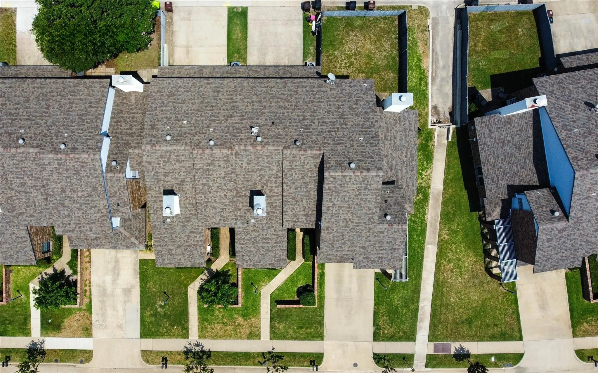 Townhouse For Rent in Collin County , 3325 Devonshire Drive, Plano, Texas 75075, 3 Bedroom, 3 Bathroom, 2 Garage spaces, 1,823 Sqft, built in 1998, mls#21355360, Real Estate Agent in Plano, Homes For Rent in Collin county, Homes For Rent in Plano, Realtor in Plano Texas, Real Estate Brokerage Independent Realty Texas, Luminita Cordes Realtor