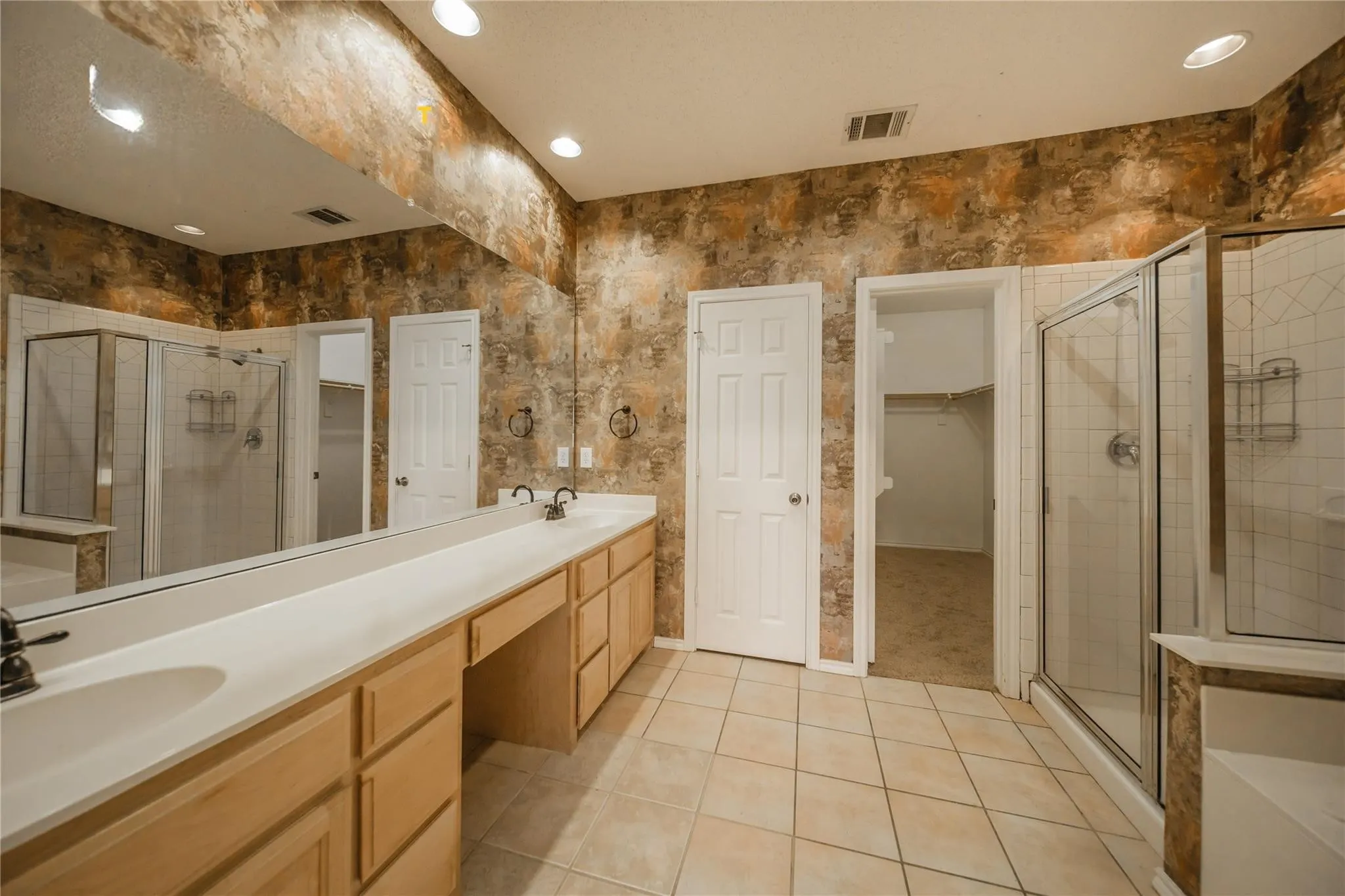 Townhouse For Rent in Collin County , 3325 Devonshire Drive, Plano, Texas 75075, 3 Bedroom, 3 Bathroom, 2 Garage spaces, 1,823 Sqft, built in 1998, mls#21355360, Real Estate Agent in Plano, Homes For Rent in Collin county, Homes For Rent in Plano, Realtor in Plano Texas, Real Estate Brokerage Independent Realty Texas, Luminita Cordes Realtor