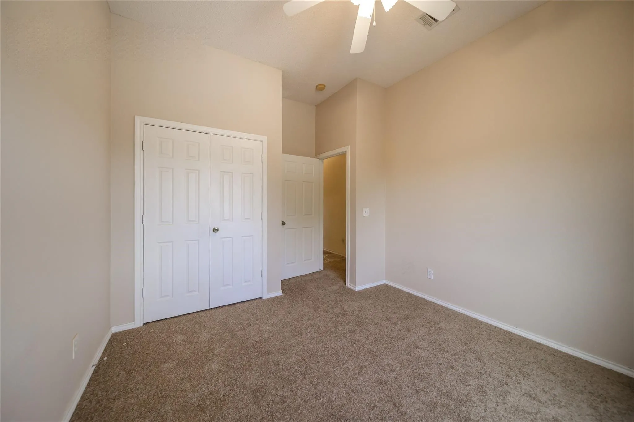 Townhouse For Rent in Collin County , 3325 Devonshire Drive, Plano, Texas 75075, 3 Bedroom, 3 Bathroom, 2 Garage spaces, 1,823 Sqft, built in 1998, mls#21355360, Real Estate Agent in Plano, Homes For Rent in Collin county, Homes For Rent in Plano, Realtor in Plano Texas, Real Estate Brokerage Independent Realty Texas, Luminita Cordes Realtor