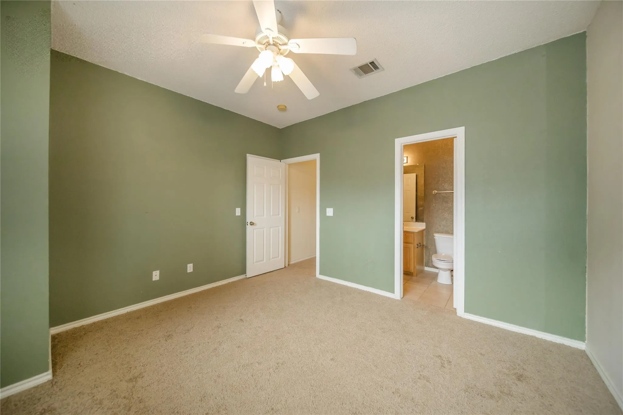 Townhouse For Rent in Collin County , 3325 Devonshire Drive, Plano, Texas 75075, 3 Bedroom, 3 Bathroom, 2 Garage spaces, 1,823 Sqft, built in 1998, mls#21355360, Real Estate Agent in Plano, Homes For Rent in Collin county, Homes For Rent in Plano, Realtor in Plano Texas, Real Estate Brokerage Independent Realty Texas, Luminita Cordes Realtor