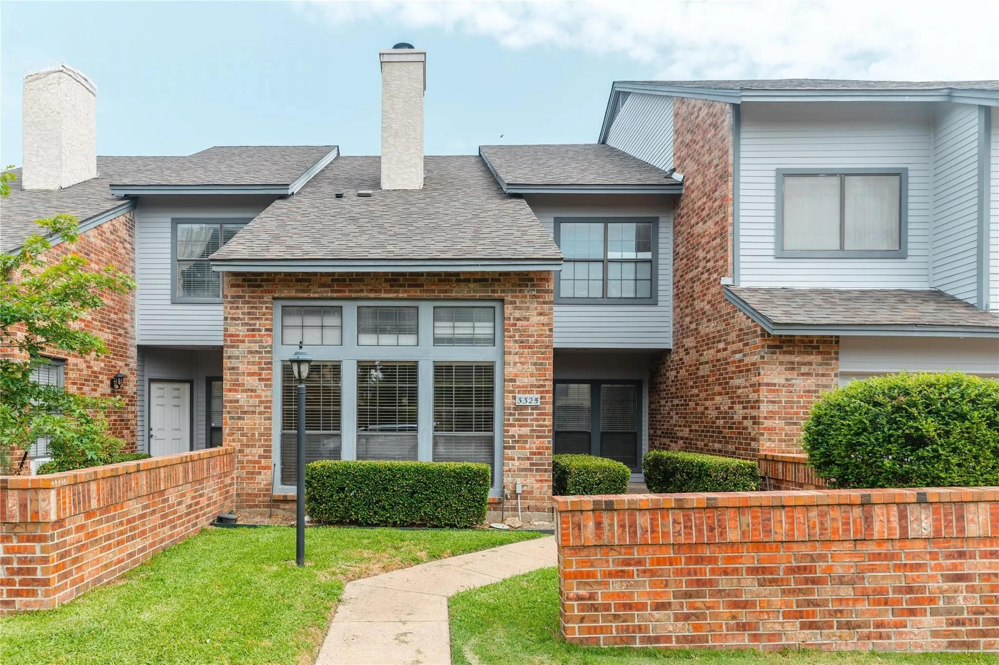 Townhouse For Rent in Collin County , 3325 Devonshire Drive, Plano, Texas 75075, 3 Bedroom, 3 Bathroom, 2 Garage spaces, 1,823 Sqft, built in 1998, mls#21355360, Real Estate Agent in Plano, Homes For Rent in Collin county, Homes For Rent in Plano, Realtor in Plano Texas, Real Estate Brokerage Independent Realty Texas, Luminita Cordes Realtor