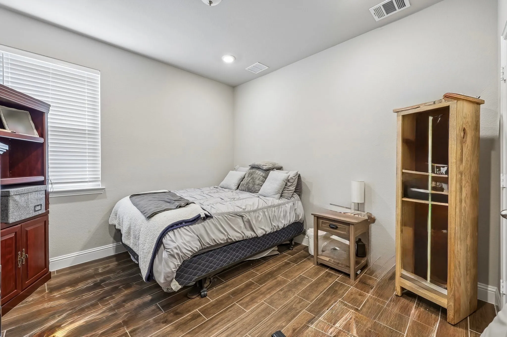 Single Family Residence For Sale in Rockwall County , 433 Forestridge Drive, Fate, Texas 75087, 5 Bedroom, 4 Bathroom, 2 Garage spaces, 3,259 Sqft, built in 2021, mls#21355278, Real Estate Agent in Fate, Homes For Sale in Rockwall county, Homes For Sale in Fate, Realtor in Fate Texas, Real Estate Brokerage Independent Realty Texas, Luminita Cordes Realtor