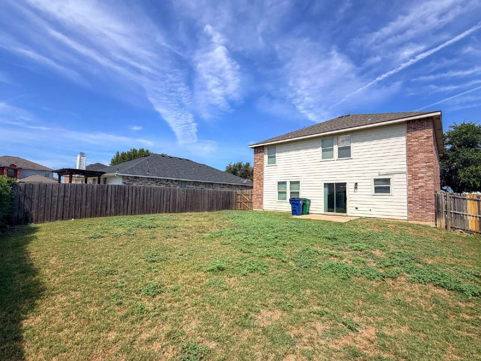 Single Family Residence For Rent in Tarrant County , 670 Horn Street, Crowley, Texas 76036, 4 Bedroom, 2 Bathroom, 2 Garage spaces, 2,296 Sqft, built in 2006, mls#21331851, Real Estate Agent in Crowley, Homes For Rent in Tarrant county, Homes For Rent in Crowley, Realtor in Crowley Texas, Real Estate Brokerage Independent Realty Texas, Luminita Cordes Realtor