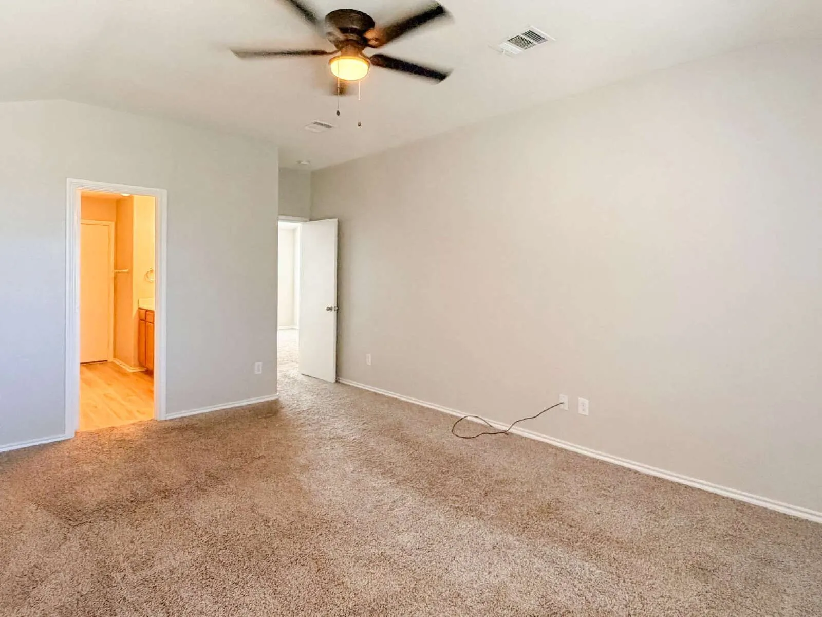 Single Family Residence For Rent in Tarrant County , 670 Horn Street, Crowley, Texas 76036, 4 Bedroom, 2 Bathroom, 2 Garage spaces, 2,296 Sqft, built in 2006, mls#21331851, Real Estate Agent in Crowley, Homes For Rent in Tarrant county, Homes For Rent in Crowley, Realtor in Crowley Texas, Real Estate Brokerage Independent Realty Texas, Luminita Cordes Realtor