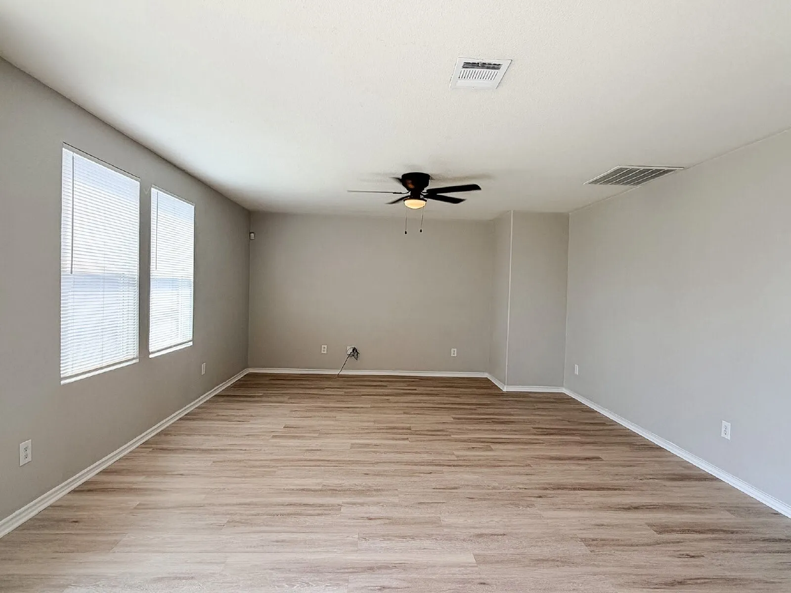 Single Family Residence For Rent in Tarrant County , 670 Horn Street, Crowley, Texas 76036, 4 Bedroom, 2 Bathroom, 2 Garage spaces, 2,296 Sqft, built in 2006, mls#21331851, Real Estate Agent in Crowley, Homes For Rent in Tarrant county, Homes For Rent in Crowley, Realtor in Crowley Texas, Real Estate Brokerage Independent Realty Texas, Luminita Cordes Realtor