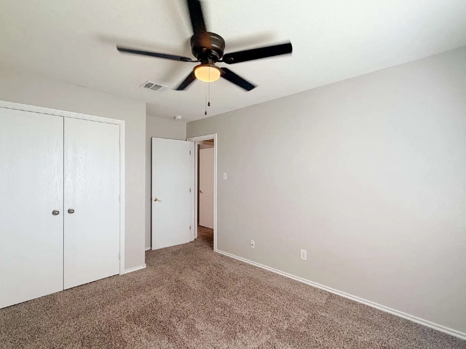 Single Family Residence For Rent in Tarrant County , 670 Horn Street, Crowley, Texas 76036, 4 Bedroom, 2 Bathroom, 2 Garage spaces, 2,296 Sqft, built in 2006, mls#21331851, Real Estate Agent in Crowley, Homes For Rent in Tarrant county, Homes For Rent in Crowley, Realtor in Crowley Texas, Real Estate Brokerage Independent Realty Texas, Luminita Cordes Realtor
