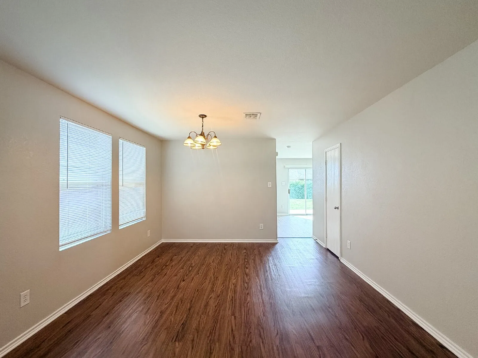 Single Family Residence For Rent in Tarrant County , 670 Horn Street, Crowley, Texas 76036, 4 Bedroom, 2 Bathroom, 2 Garage spaces, 2,296 Sqft, built in 2006, mls#21331851, Real Estate Agent in Crowley, Homes For Rent in Tarrant county, Homes For Rent in Crowley, Realtor in Crowley Texas, Real Estate Brokerage Independent Realty Texas, Luminita Cordes Realtor