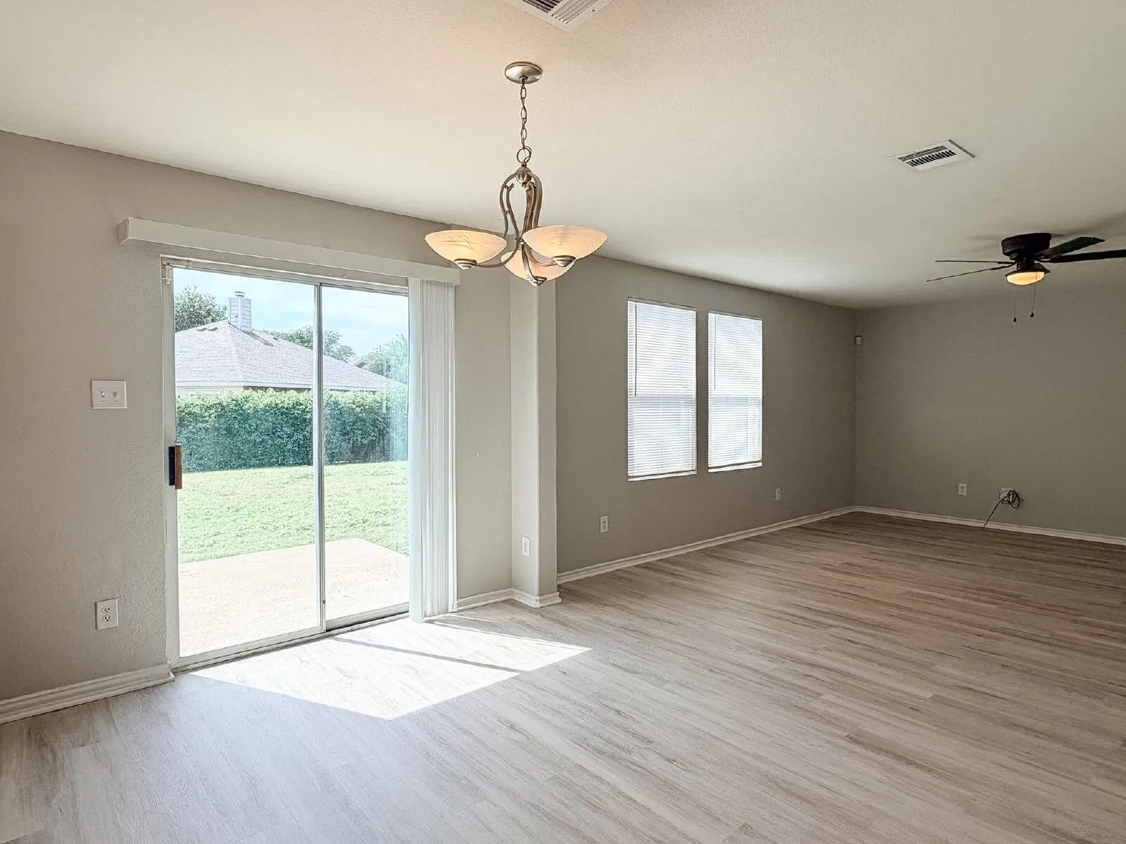 Single Family Residence For Rent in Tarrant County , 670 Horn Street, Crowley, Texas 76036, 4 Bedroom, 2 Bathroom, 2 Garage spaces, 2,296 Sqft, built in 2006, mls#21331851, Real Estate Agent in Crowley, Homes For Rent in Tarrant county, Homes For Rent in Crowley, Realtor in Crowley Texas, Real Estate Brokerage Independent Realty Texas, Luminita Cordes Realtor