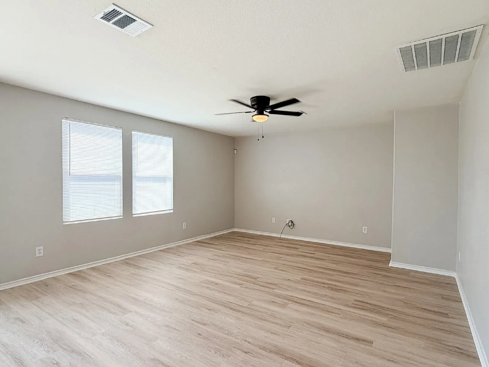 Single Family Residence For Rent in Tarrant County , 670 Horn Street, Crowley, Texas 76036, 4 Bedroom, 2 Bathroom, 2 Garage spaces, 2,296 Sqft, built in 2006, mls#21331851, Real Estate Agent in Crowley, Homes For Rent in Tarrant county, Homes For Rent in Crowley, Realtor in Crowley Texas, Real Estate Brokerage Independent Realty Texas, Luminita Cordes Realtor