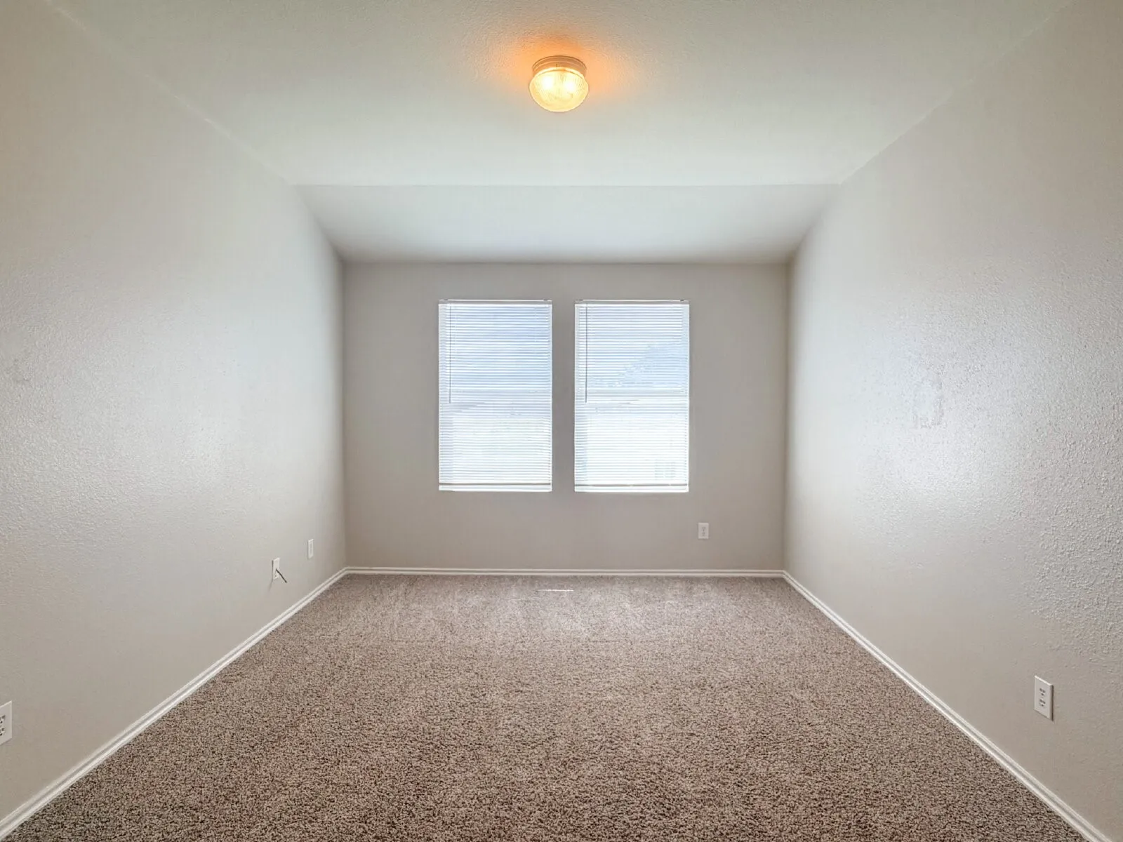 Single Family Residence For Rent in Tarrant County , 670 Horn Street, Crowley, Texas 76036, 4 Bedroom, 2 Bathroom, 2 Garage spaces, 2,296 Sqft, built in 2006, mls#21331851, Real Estate Agent in Crowley, Homes For Rent in Tarrant county, Homes For Rent in Crowley, Realtor in Crowley Texas, Real Estate Brokerage Independent Realty Texas, Luminita Cordes Realtor