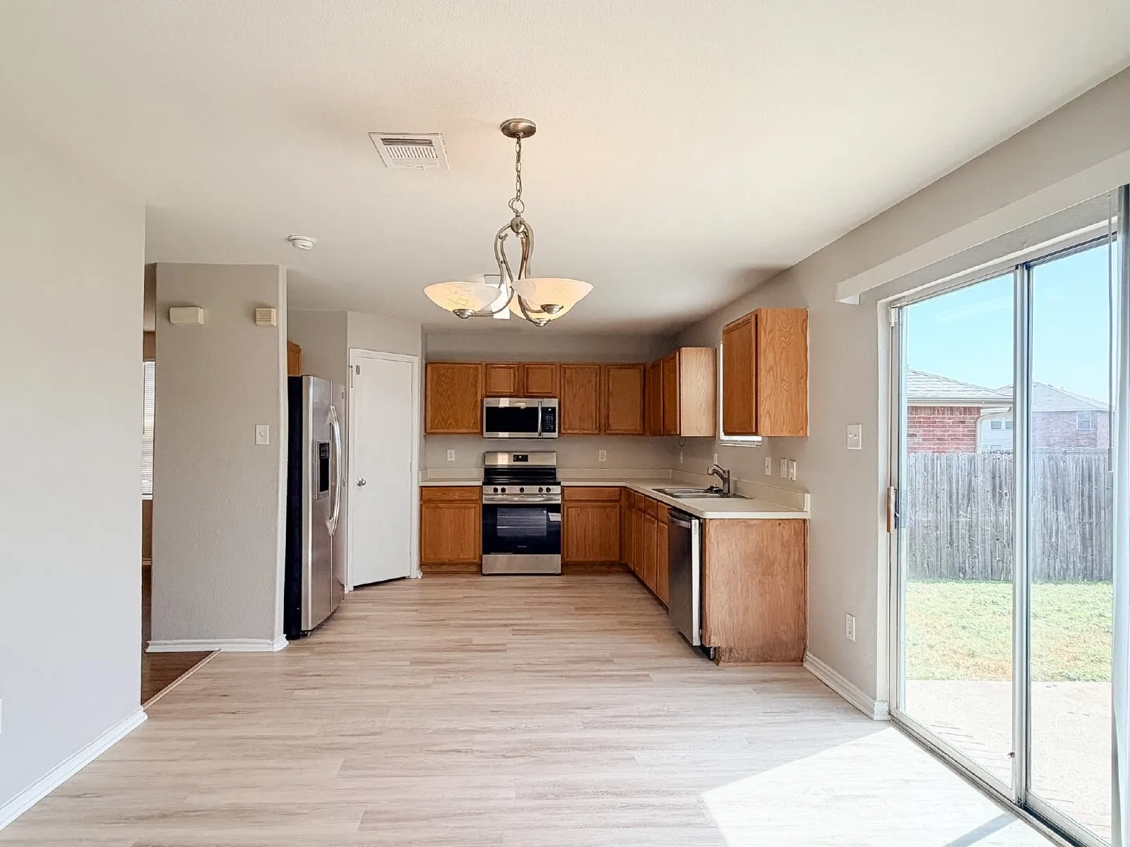 Single Family Residence For Rent in Tarrant County , 670 Horn Street, Crowley, Texas 76036, 4 Bedroom, 2 Bathroom, 2 Garage spaces, 2,296 Sqft, built in 2006, mls#21331851, Real Estate Agent in Crowley, Homes For Rent in Tarrant county, Homes For Rent in Crowley, Realtor in Crowley Texas, Real Estate Brokerage Independent Realty Texas, Luminita Cordes Realtor