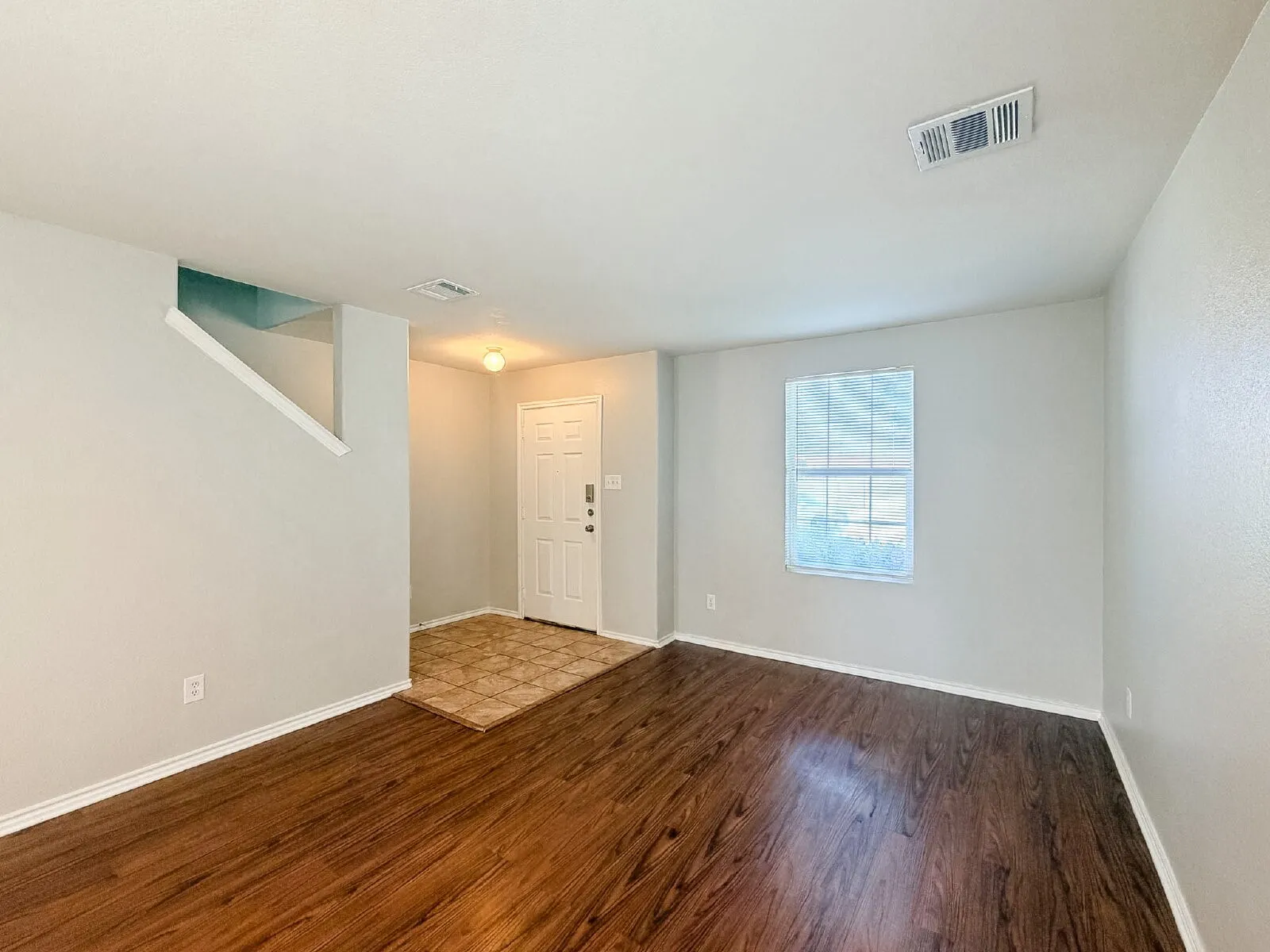 Single Family Residence For Rent in Tarrant County , 670 Horn Street, Crowley, Texas 76036, 4 Bedroom, 2 Bathroom, 2 Garage spaces, 2,296 Sqft, built in 2006, mls#21331851, Real Estate Agent in Crowley, Homes For Rent in Tarrant county, Homes For Rent in Crowley, Realtor in Crowley Texas, Real Estate Brokerage Independent Realty Texas, Luminita Cordes Realtor