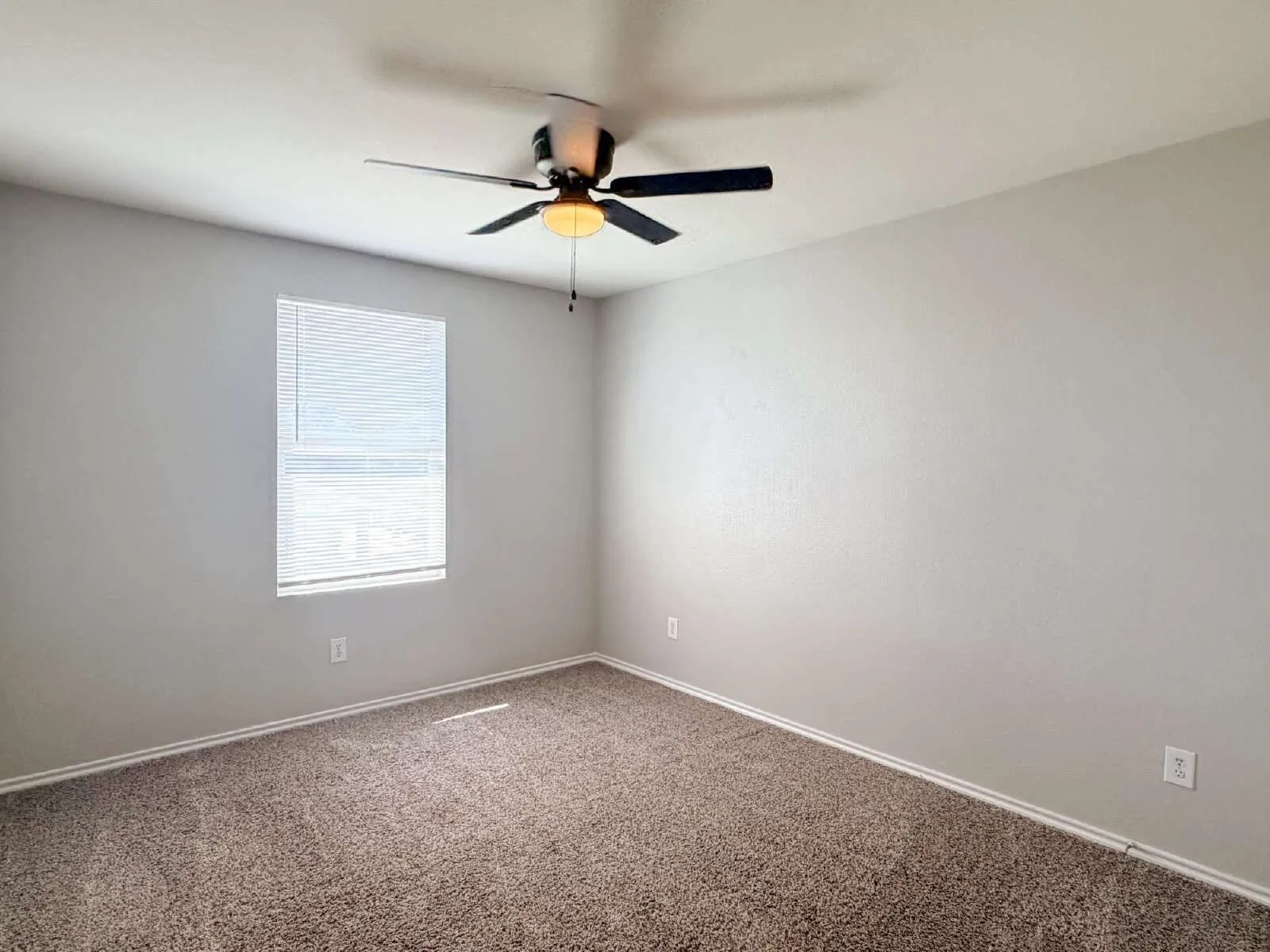 Single Family Residence For Rent in Tarrant County , 670 Horn Street, Crowley, Texas 76036, 4 Bedroom, 2 Bathroom, 2 Garage spaces, 2,296 Sqft, built in 2006, mls#21331851, Real Estate Agent in Crowley, Homes For Rent in Tarrant county, Homes For Rent in Crowley, Realtor in Crowley Texas, Real Estate Brokerage Independent Realty Texas, Luminita Cordes Realtor