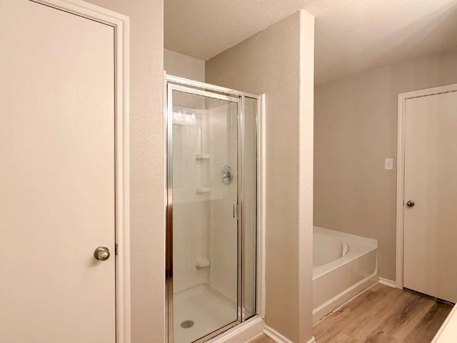 Single Family Residence For Rent in Tarrant County , 670 Horn Street, Crowley, Texas 76036, 4 Bedroom, 2 Bathroom, 2 Garage spaces, 2,296 Sqft, built in 2006, mls#21331851, Real Estate Agent in Crowley, Homes For Rent in Tarrant county, Homes For Rent in Crowley, Realtor in Crowley Texas, Real Estate Brokerage Independent Realty Texas, Luminita Cordes Realtor