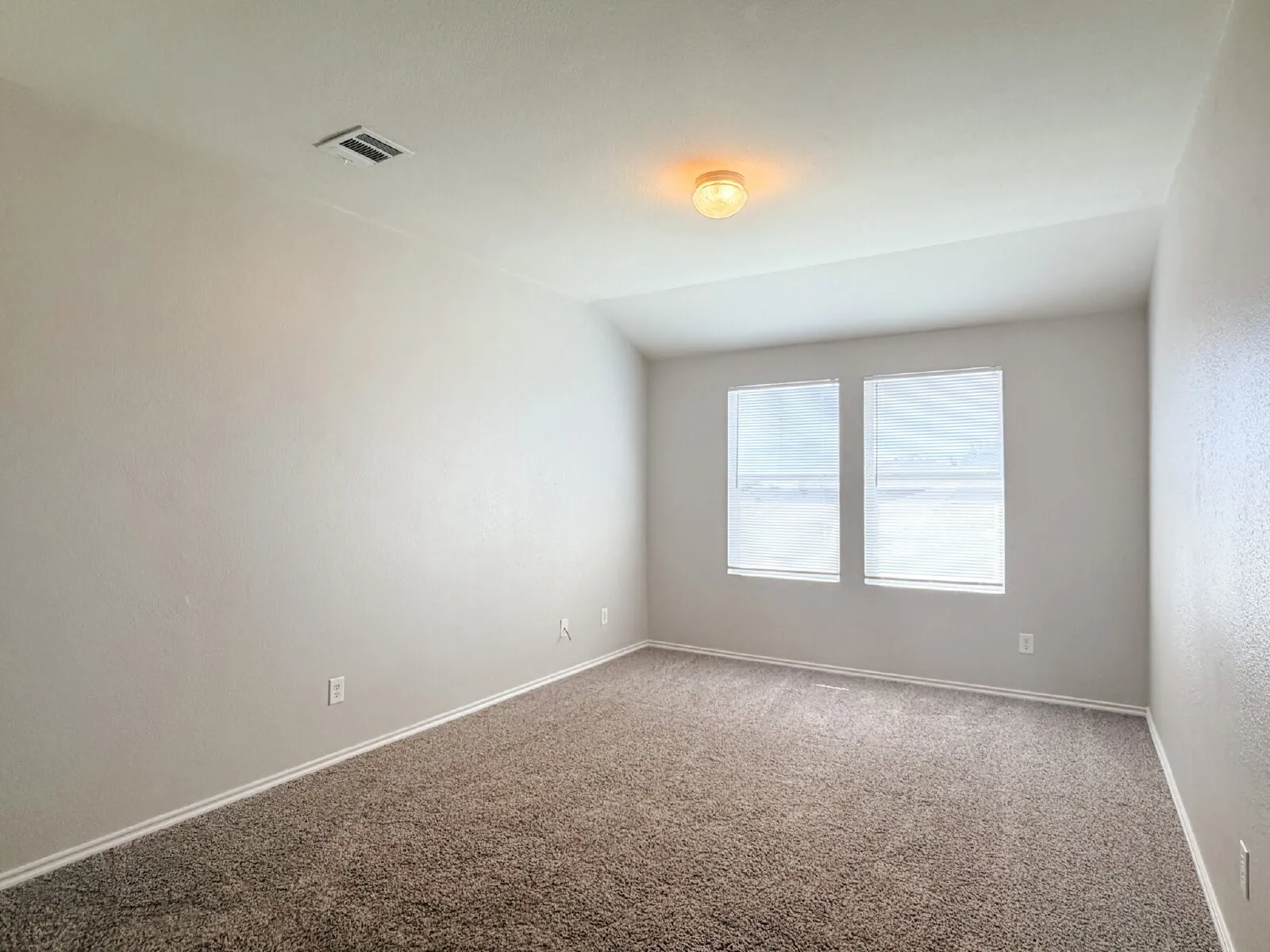 Single Family Residence For Rent in Tarrant County , 670 Horn Street, Crowley, Texas 76036, 4 Bedroom, 2 Bathroom, 2 Garage spaces, 2,296 Sqft, built in 2006, mls#21331851, Real Estate Agent in Crowley, Homes For Rent in Tarrant county, Homes For Rent in Crowley, Realtor in Crowley Texas, Real Estate Brokerage Independent Realty Texas, Luminita Cordes Realtor
