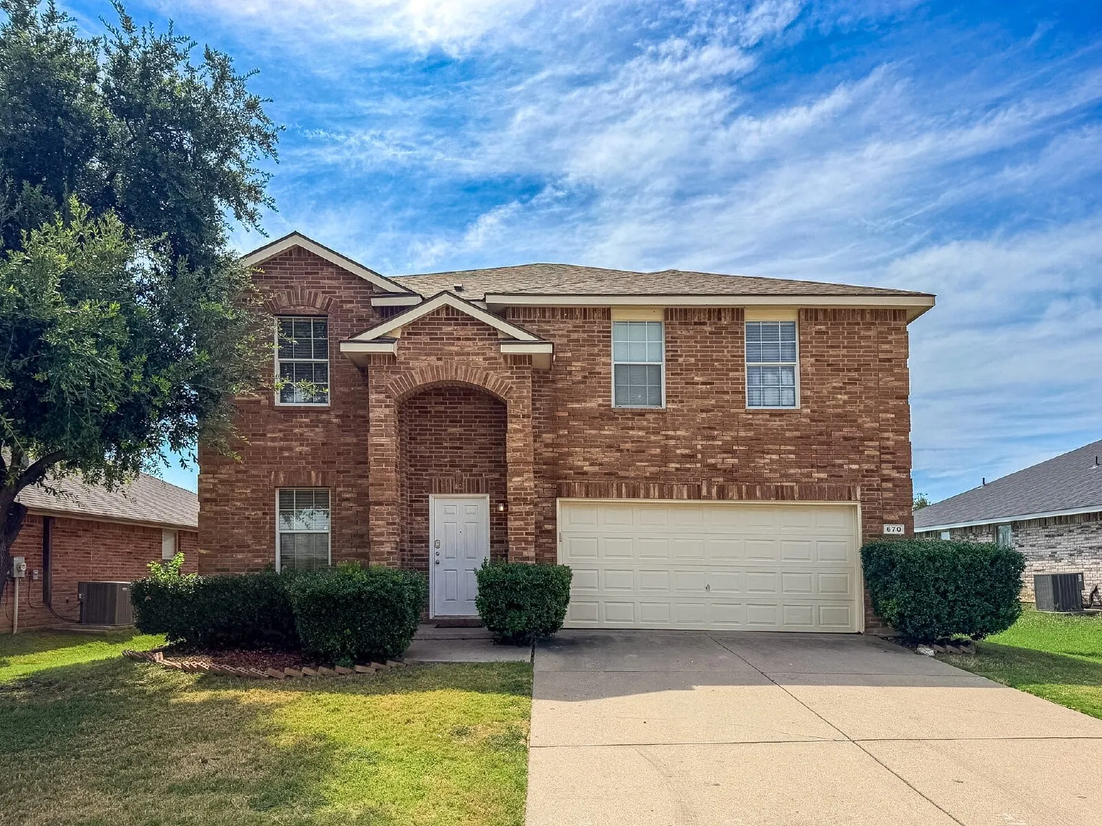 Single Family Residence For Rent in Tarrant County , 670 Horn Street, Crowley, Texas 76036, 4 Bedroom, 2 Bathroom, 2 Garage spaces, 2,296 Sqft, built in 2006, mls#21331851, Real Estate Agent in Crowley, Homes For Rent in Tarrant county, Homes For Rent in Crowley, Realtor in Crowley Texas, Real Estate Brokerage Independent Realty Texas, Luminita Cordes Realtor