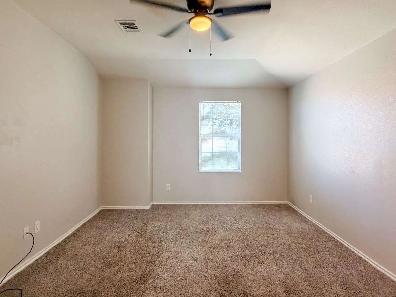 Single Family Residence For Rent in Tarrant County , 670 Horn Street, Crowley, Texas 76036, 4 Bedroom, 2 Bathroom, 2 Garage spaces, 2,296 Sqft, built in 2006, mls#21331851, Real Estate Agent in Crowley, Homes For Rent in Tarrant county, Homes For Rent in Crowley, Realtor in Crowley Texas, Real Estate Brokerage Independent Realty Texas, Luminita Cordes Realtor