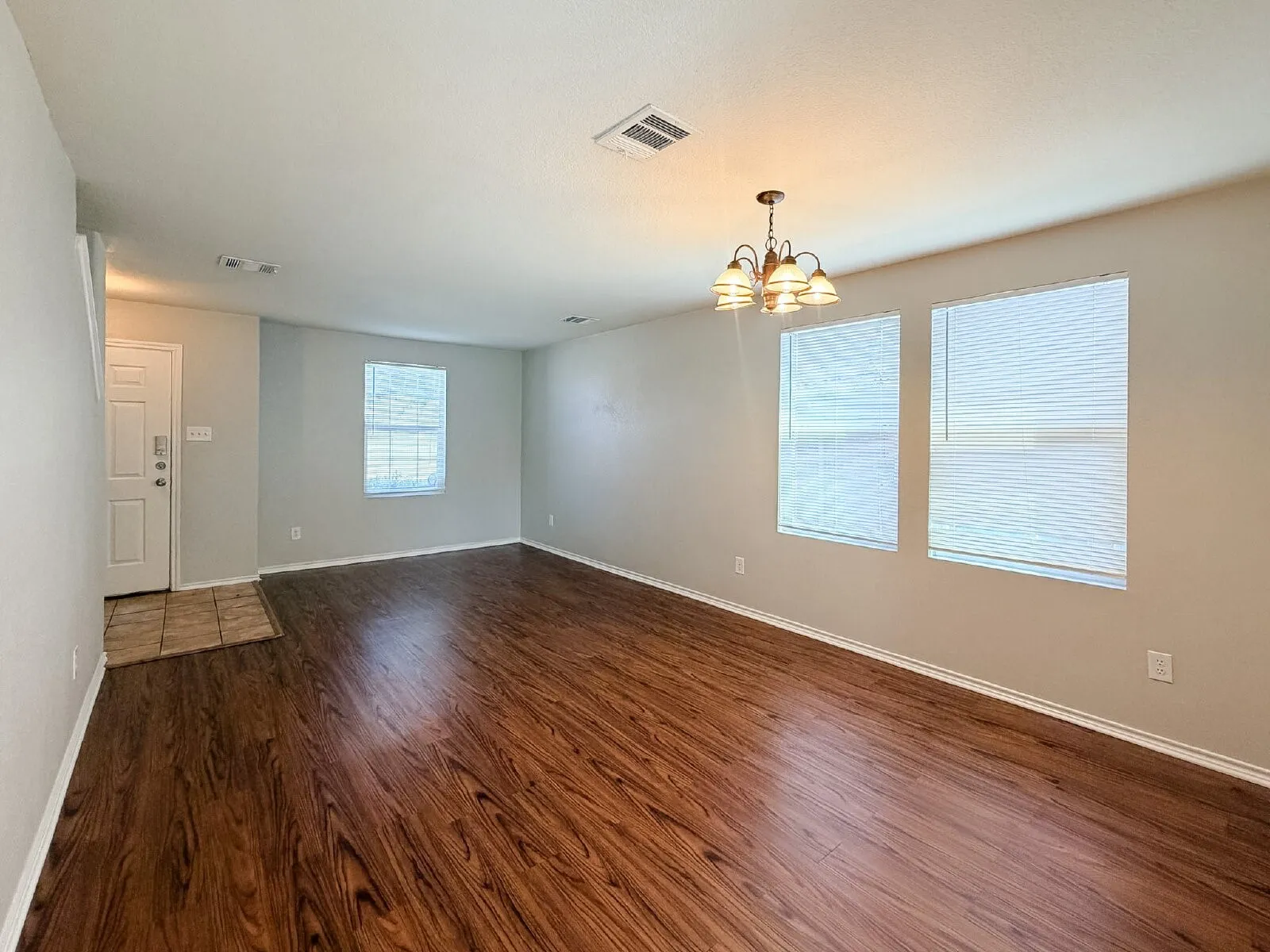 Single Family Residence For Rent in Tarrant County , 670 Horn Street, Crowley, Texas 76036, 4 Bedroom, 2 Bathroom, 2 Garage spaces, 2,296 Sqft, built in 2006, mls#21331851, Real Estate Agent in Crowley, Homes For Rent in Tarrant county, Homes For Rent in Crowley, Realtor in Crowley Texas, Real Estate Brokerage Independent Realty Texas, Luminita Cordes Realtor