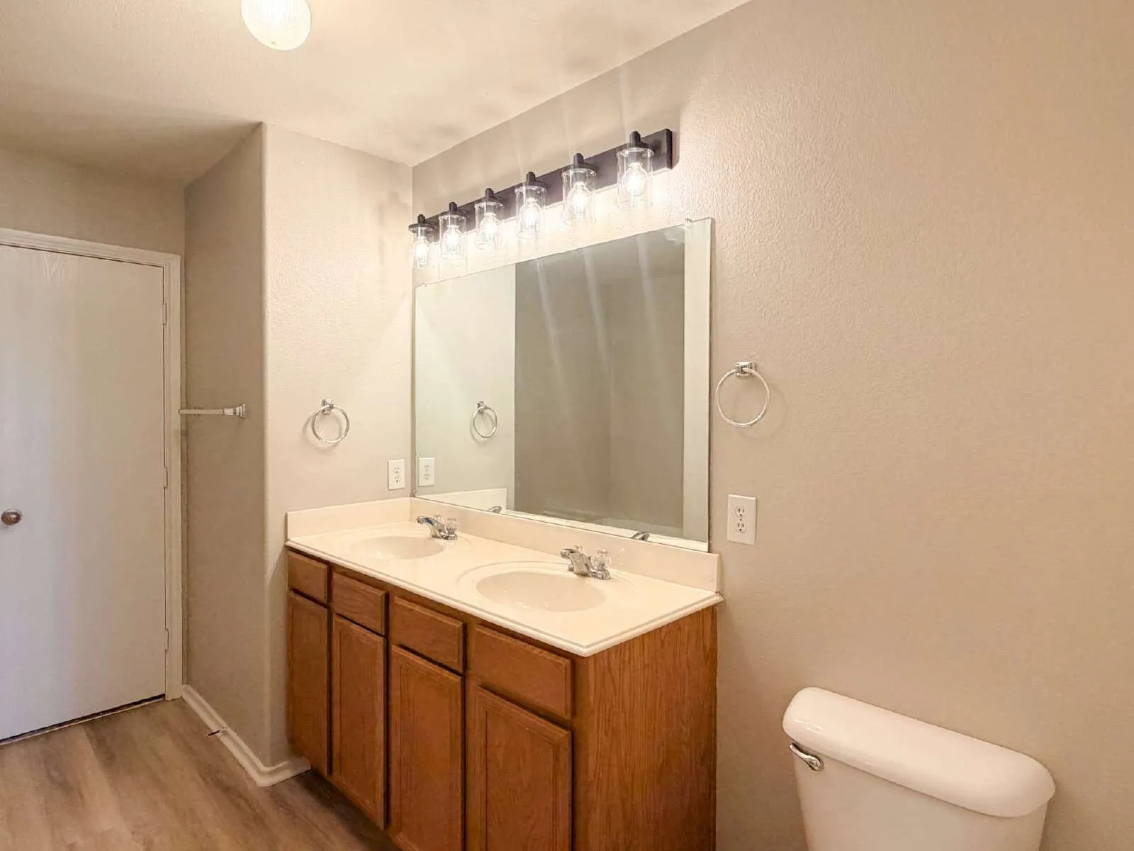 Single Family Residence For Rent in Tarrant County , 670 Horn Street, Crowley, Texas 76036, 4 Bedroom, 2 Bathroom, 2 Garage spaces, 2,296 Sqft, built in 2006, mls#21331851, Real Estate Agent in Crowley, Homes For Rent in Tarrant county, Homes For Rent in Crowley, Realtor in Crowley Texas, Real Estate Brokerage Independent Realty Texas, Luminita Cordes Realtor
