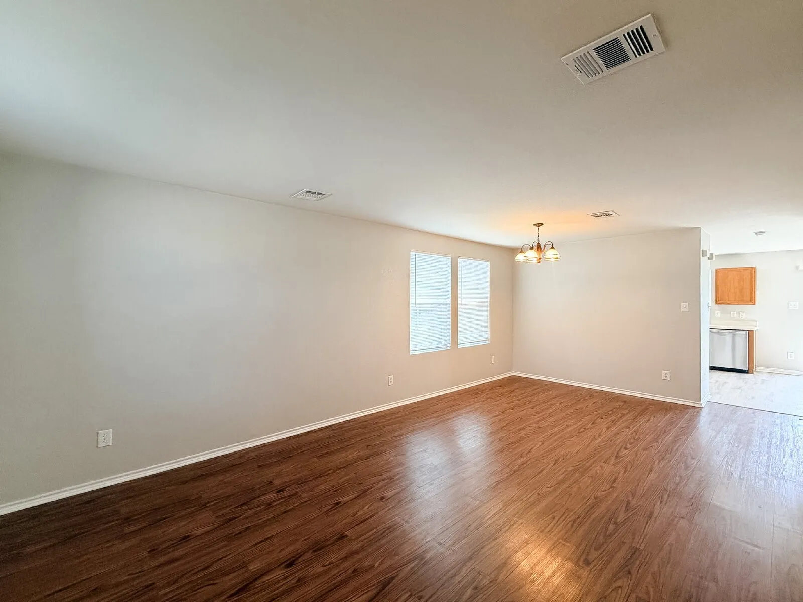 Single Family Residence For Rent in Tarrant County , 670 Horn Street, Crowley, Texas 76036, 4 Bedroom, 2 Bathroom, 2 Garage spaces, 2,296 Sqft, built in 2006, mls#21331851, Real Estate Agent in Crowley, Homes For Rent in Tarrant county, Homes For Rent in Crowley, Realtor in Crowley Texas, Real Estate Brokerage Independent Realty Texas, Luminita Cordes Realtor