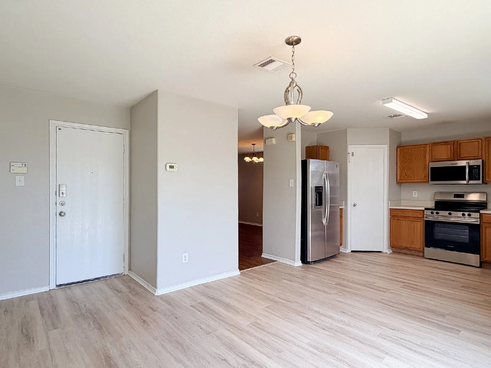 Single Family Residence For Rent in Tarrant County , 670 Horn Street, Crowley, Texas 76036, 4 Bedroom, 2 Bathroom, 2 Garage spaces, 2,296 Sqft, built in 2006, mls#21331851, Real Estate Agent in Crowley, Homes For Rent in Tarrant county, Homes For Rent in Crowley, Realtor in Crowley Texas, Real Estate Brokerage Independent Realty Texas, Luminita Cordes Realtor