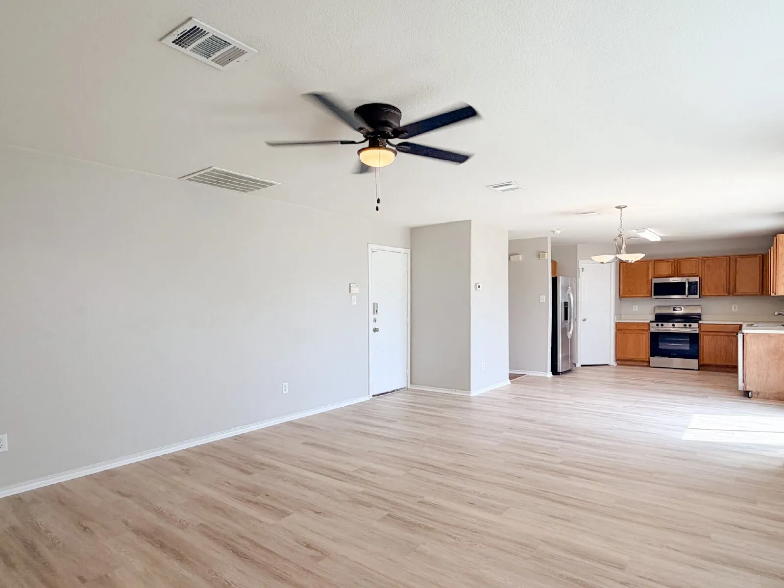 Single Family Residence For Rent in Tarrant County , 670 Horn Street, Crowley, Texas 76036, 4 Bedroom, 2 Bathroom, 2 Garage spaces, 2,296 Sqft, built in 2006, mls#21331851, Real Estate Agent in Crowley, Homes For Rent in Tarrant county, Homes For Rent in Crowley, Realtor in Crowley Texas, Real Estate Brokerage Independent Realty Texas, Luminita Cordes Realtor