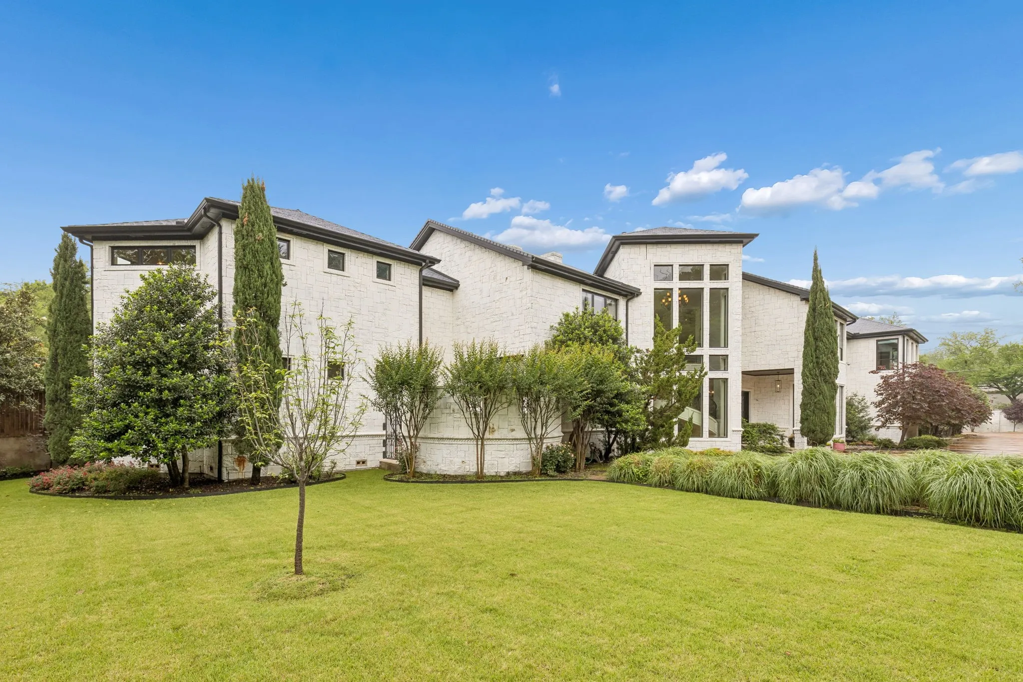 Single Family Residence For Rent in Dallas County , 4511 Watauga Road, Dallas, Texas 75209, 6 Bedrooms, 9 Bathrooms, 4 Garage spaces, 14,131 Sqft, built in 2005, Price $30,000, mls#21354265, Real Estate Agent in Dallas, Homes For Rent in Dallas county, Homes For Rent in Dallas, Realtor in Dallas Texas, Real Estate Brokerage Independent Realty Texas, Luminita Cordes Realtor