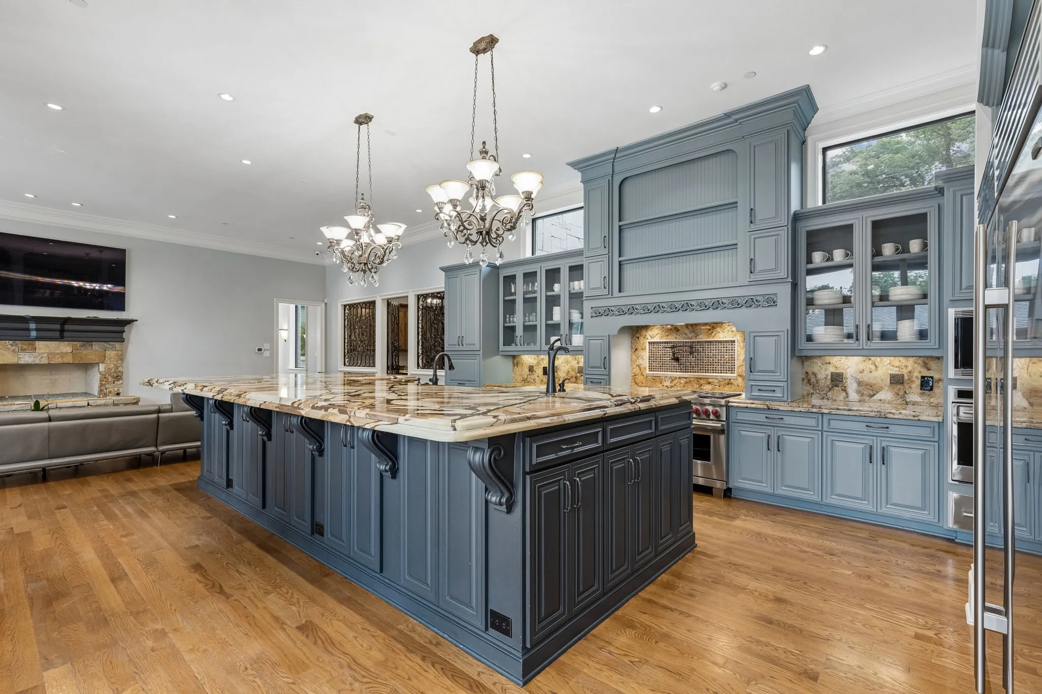 Single Family Residence For Rent in Dallas County , 4511 Watauga Road, Dallas, Texas 75209, 6 Bedrooms, 9 Bathrooms, 4 Garage spaces, 14,131 Sqft, built in 2005, Price $30,000, mls#21354265, Real Estate Agent in Dallas, Homes For Rent in Dallas county, Homes For Rent in Dallas, Realtor in Dallas Texas, Real Estate Brokerage Independent Realty Texas, Luminita Cordes Realtor